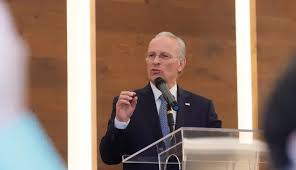 EMPRESARIOS Y BANQUEROS SE REBELAN