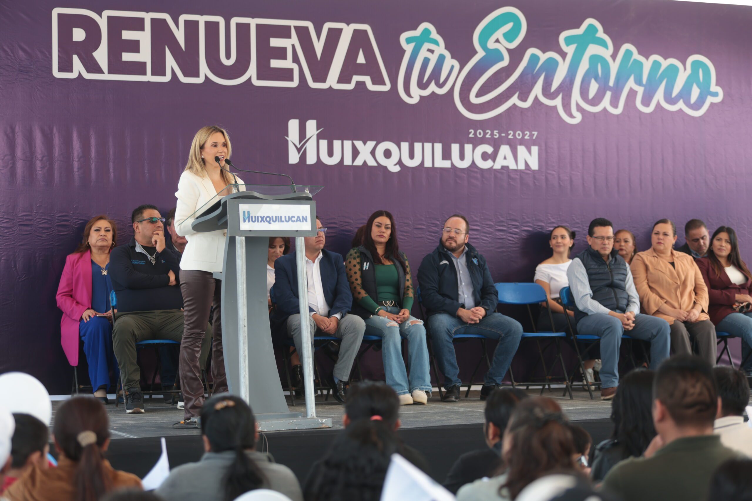 HUIXQUILUCAN ENTREGA MATERIALES A COMUNIDADES PARA MEJORAR EL ENTORNO