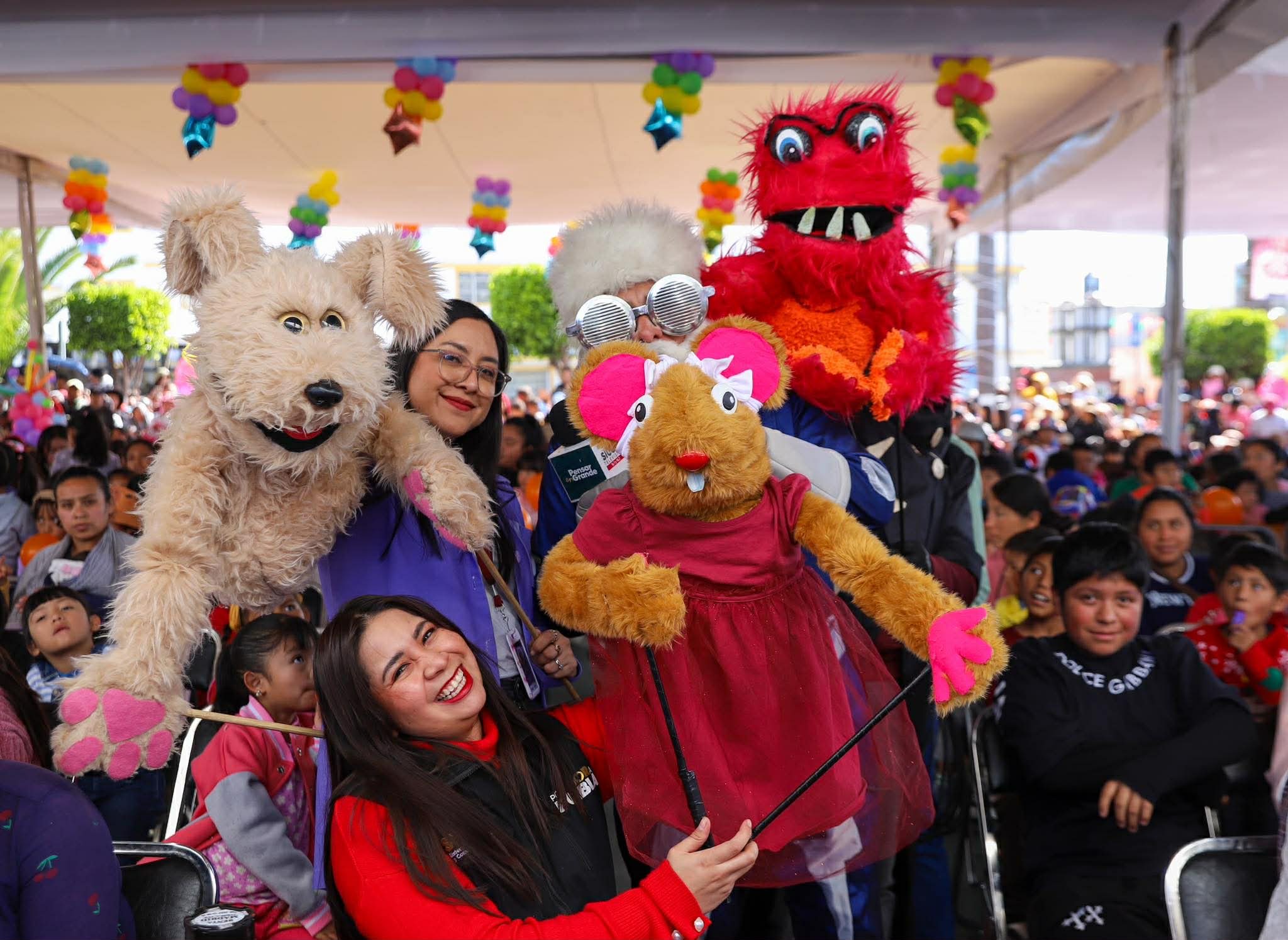CON ALEGRÍA Y SENSIBILIDAD, EL GOBIERNO DE PUEBLA ENTREGA MILES DE JUGUETES EN 27 MICRORREGIONES