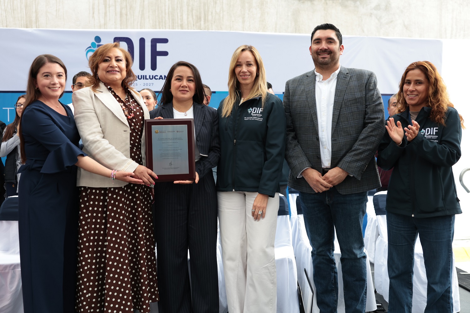 CUESTA MENOS UNA DEMOCRACIA CARA QUE UNA DICTADURA GRATUITA: PRI