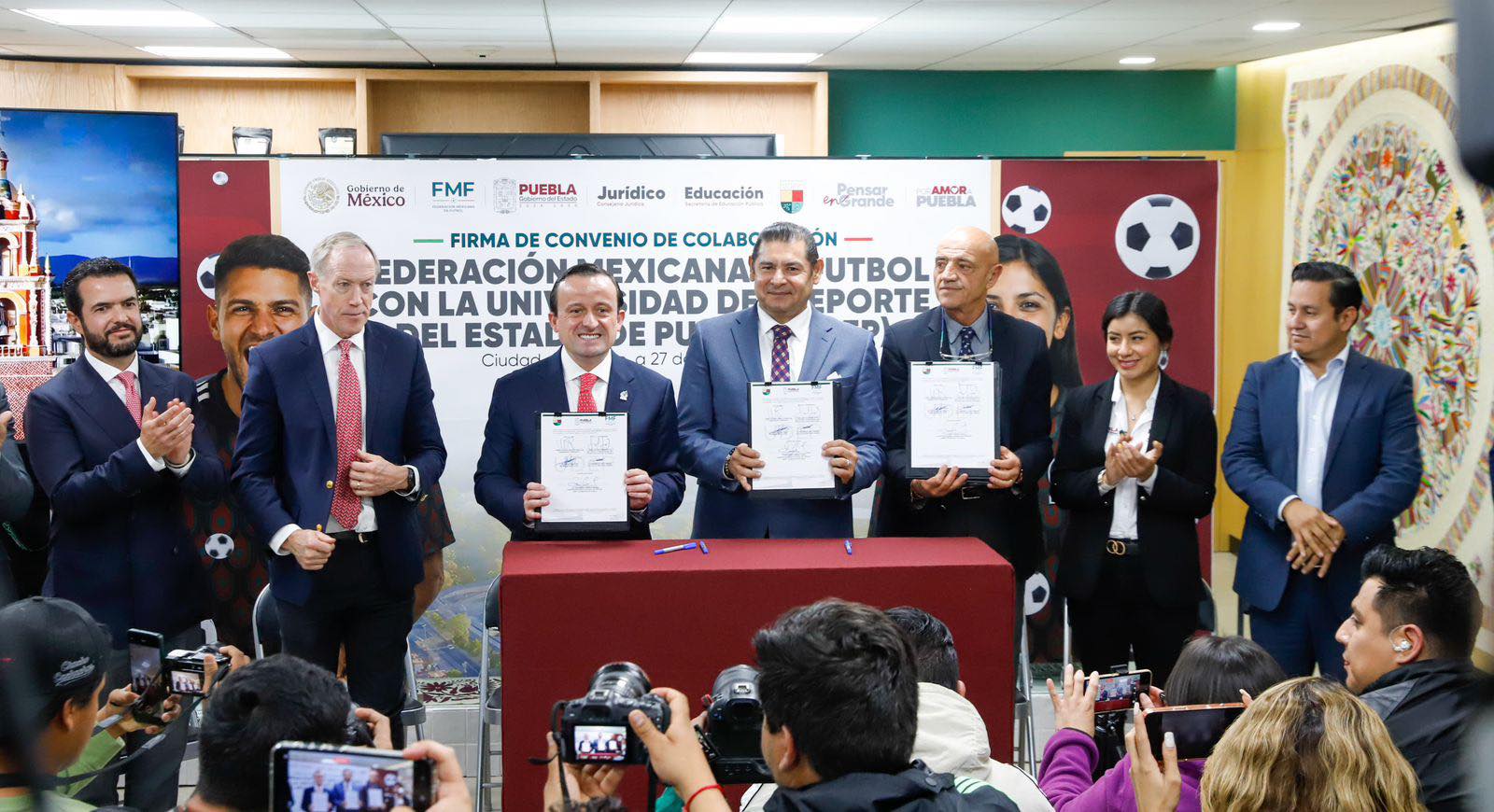 FEMEXFUT Y GOBIERNO POBLANO FIRMAN CONVENIO PARA IMPULSAR TALENTOS EN UDEP