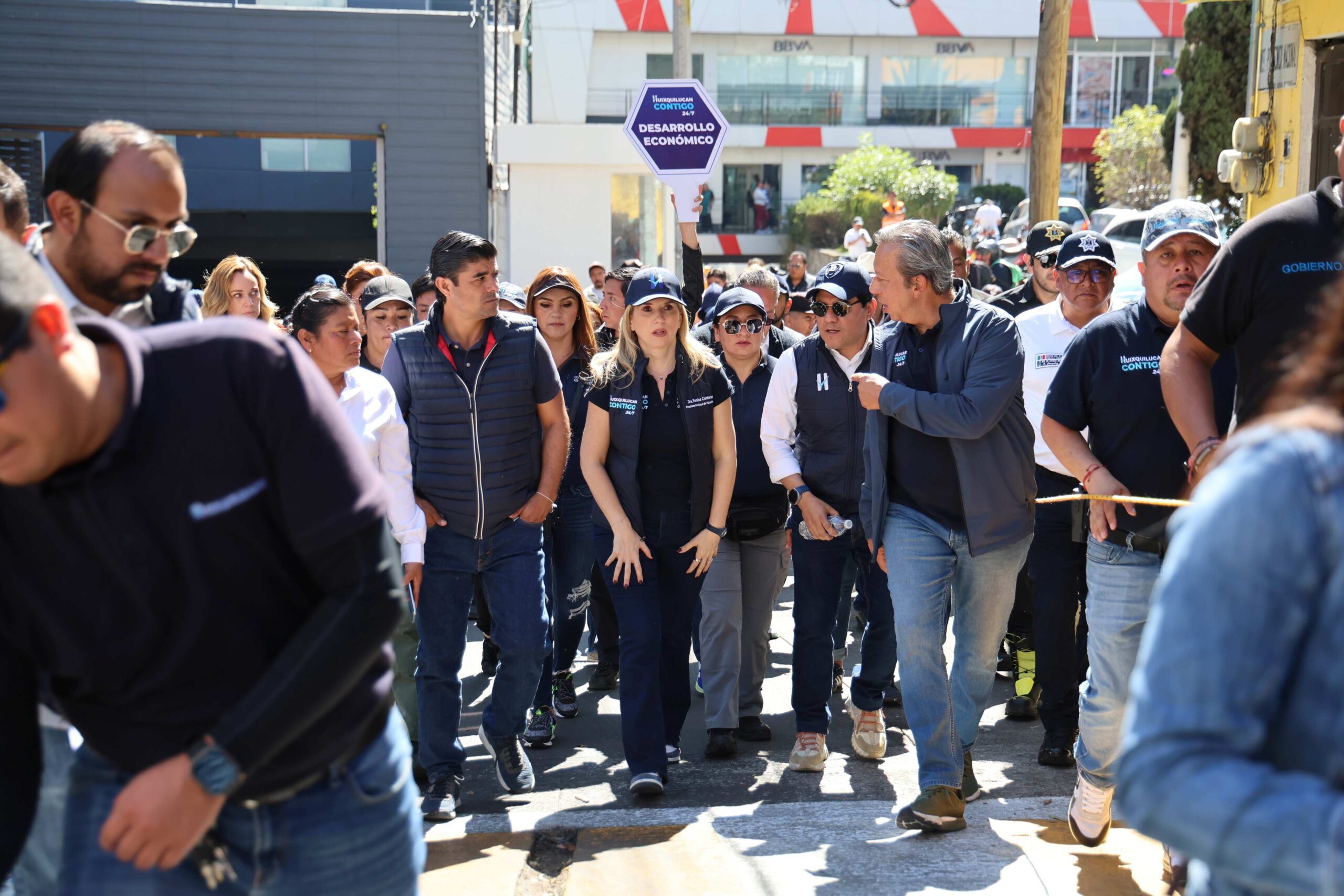 CUMPLE HUIXQUILUCAN UN COMPROMISO MÁS EN FEDERAL BUROCRÁTICA CON LA REPAVIMENTACIÓN DE CALLE