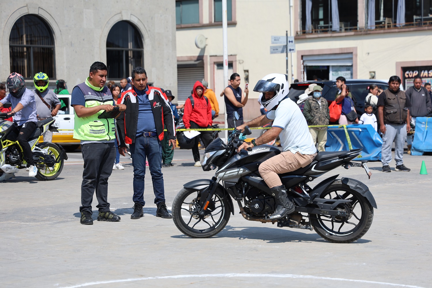 CERTIFICAN HUIXQUILUCAN Y EDOMEX A MOTOCICLISTAS PARA REDUCIR ACCIDENTES VIALES