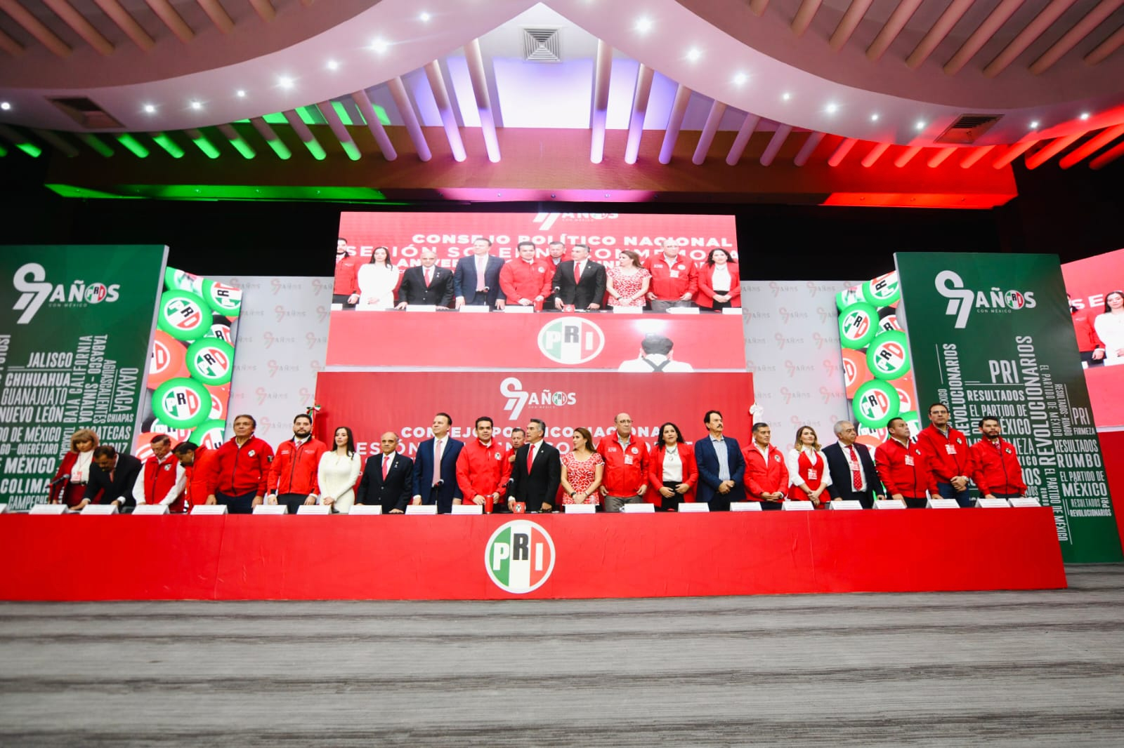 “HOY Y SIEMPRE, LOS PRIISTAS ELEGIMOS ESTAR AL LADO DE MÉXICO”: ALEJANDRO MORENO