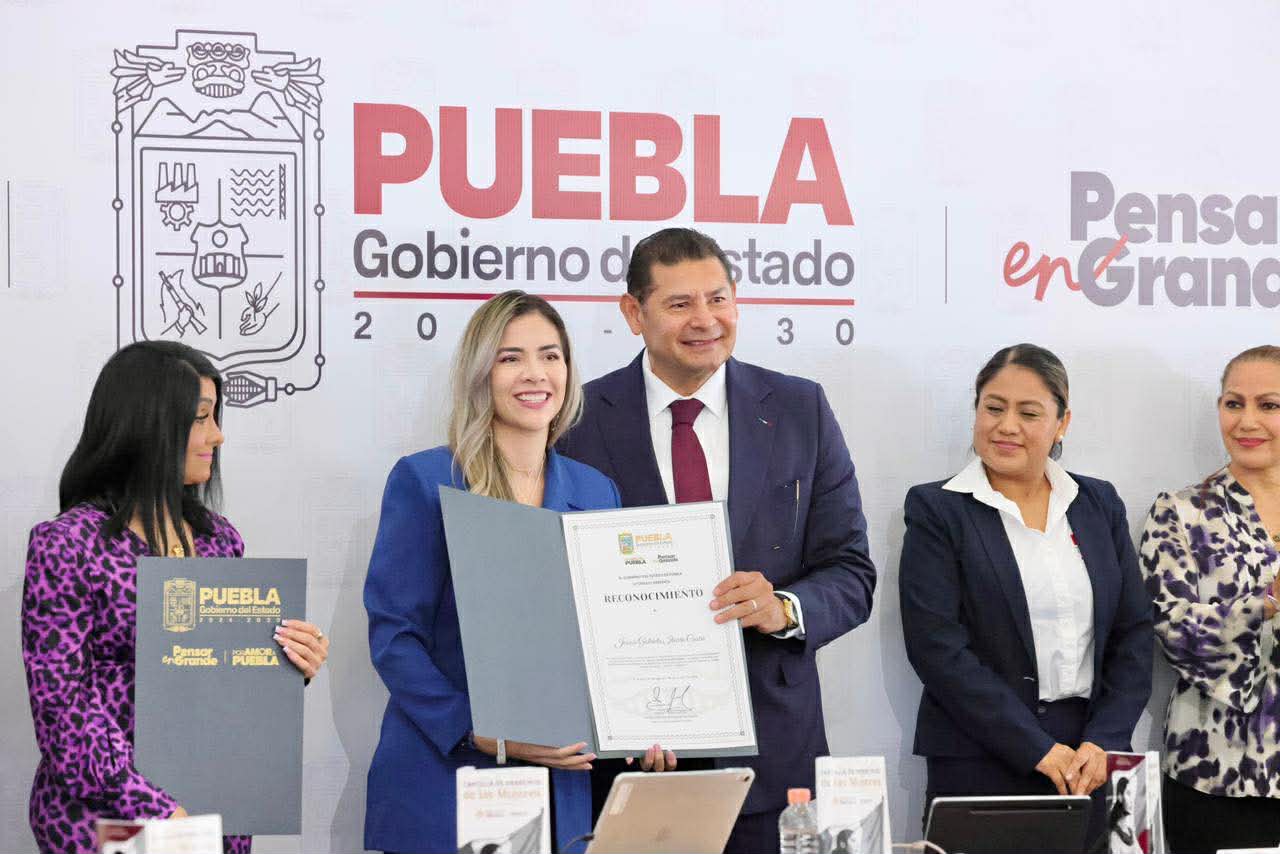 RECONOCE ALEJANDRO ARMENTA A GUERRERAS DE PUEBLA Y FORTALECE DEPORTE FEMENIL