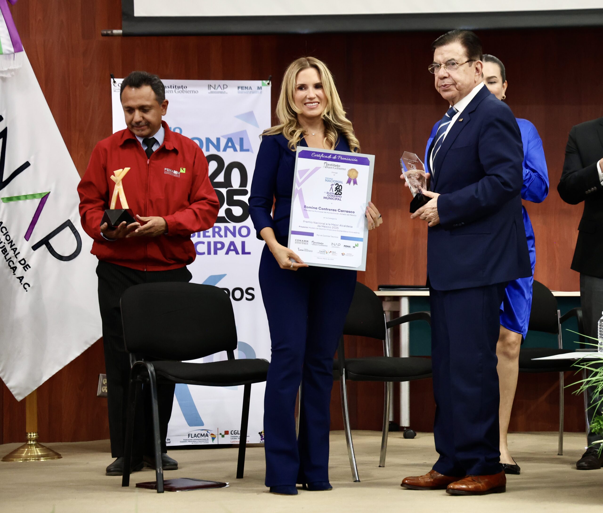 RECIBE ROMINA CONTRERAS PREMIO POR SER LA MEJOR PRESIDENTA MUNICIPAL DE MÉXICO