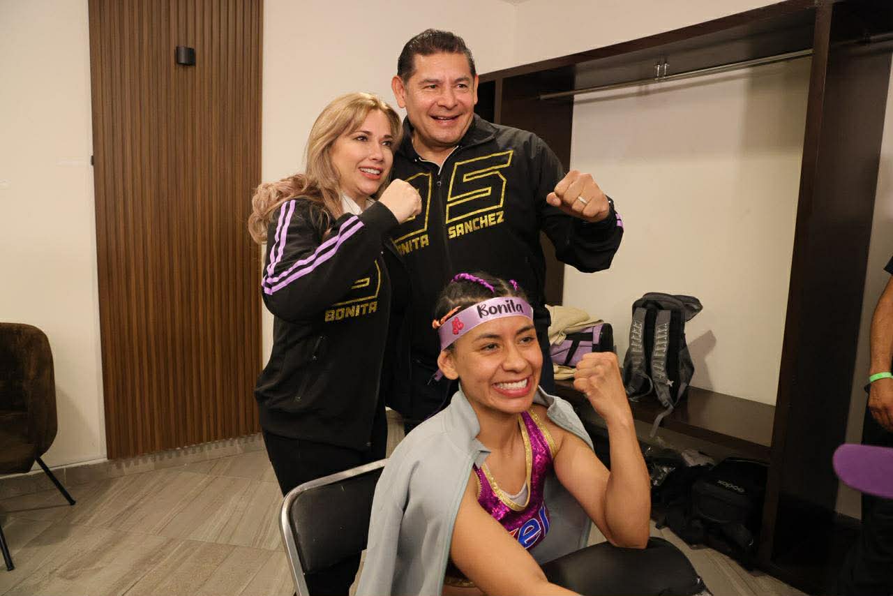 CONQUISTA GABY ‘LA BONITA’ SÁNCHEZ TÍTULO MUNDIAL DE BOXEO FEMENIL EN UN AMBIENTE DE FIESTA