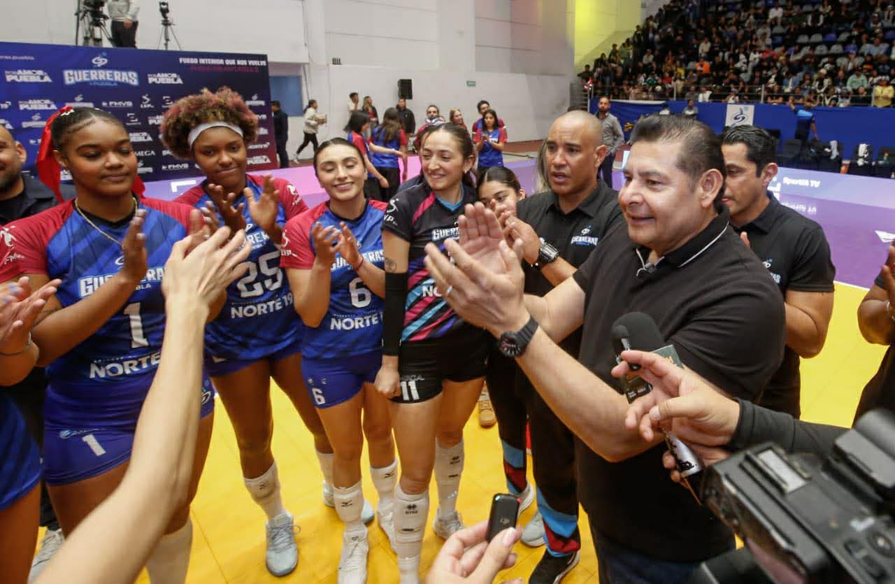 GRAN FIESTA DEPORTIVA EN PUEBLA: LAS GUERRERAS ENAMORAN CON SU BUEN VOLEIBOL A LA AFICIÓN
