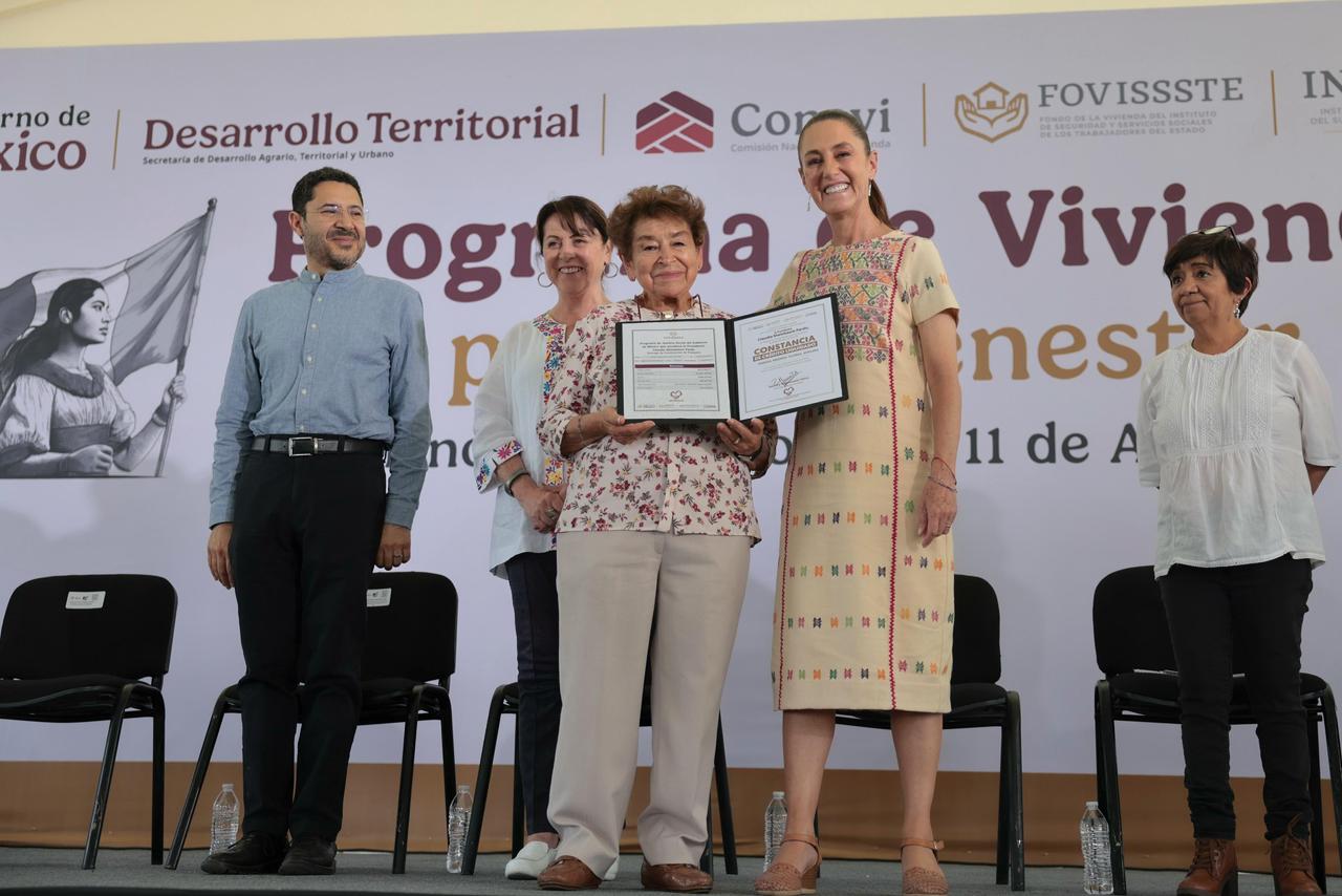 ENTREGA CLAUDIA SHEINBAUM ESCRITURAS Y CONDONACIONES EN MORELOS; SE REESTRUCTURAN 5 MILLONES DE CRÉDITOS IMPAGABLES