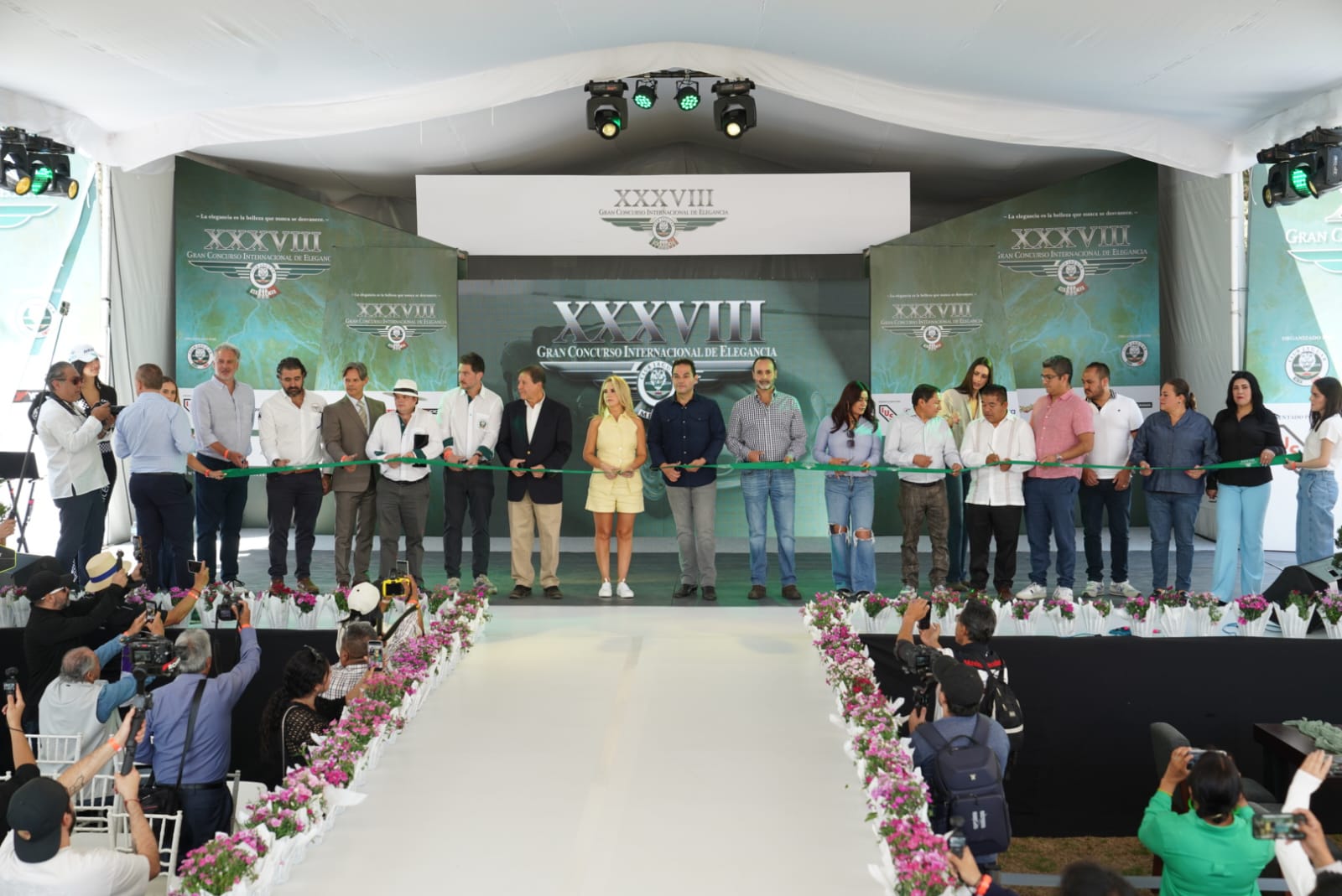 ASISTE EL SENADOR ENRIQUE VARGAS A LA INAUGURACIÓN DE LA XXXVIII EDICIÓN DEL CONCURSO INTERNACIONAL DE ELEGANCIA