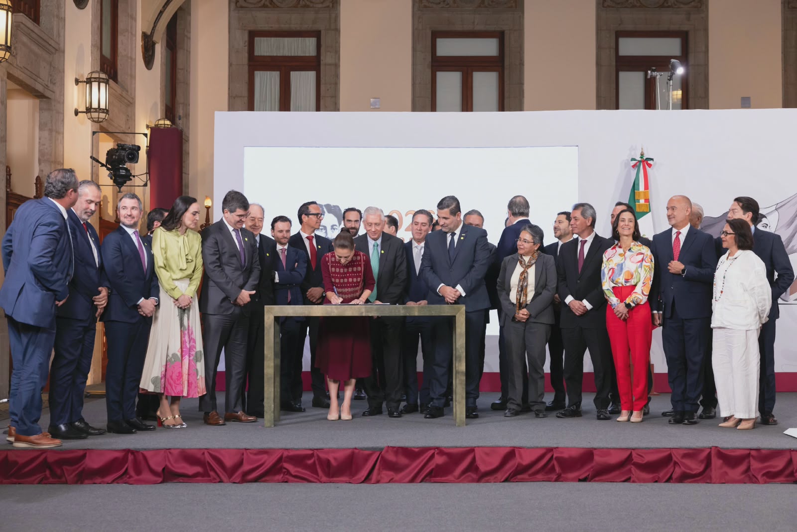 ‘PLAN MÉXICO’: FIRMA CLAUDIA SHEINBAUM ACUERDO HISTÓRICO PARA EL FOMENTO DE LA INDUSTRIA SIDERÚRGICA MEXICANA