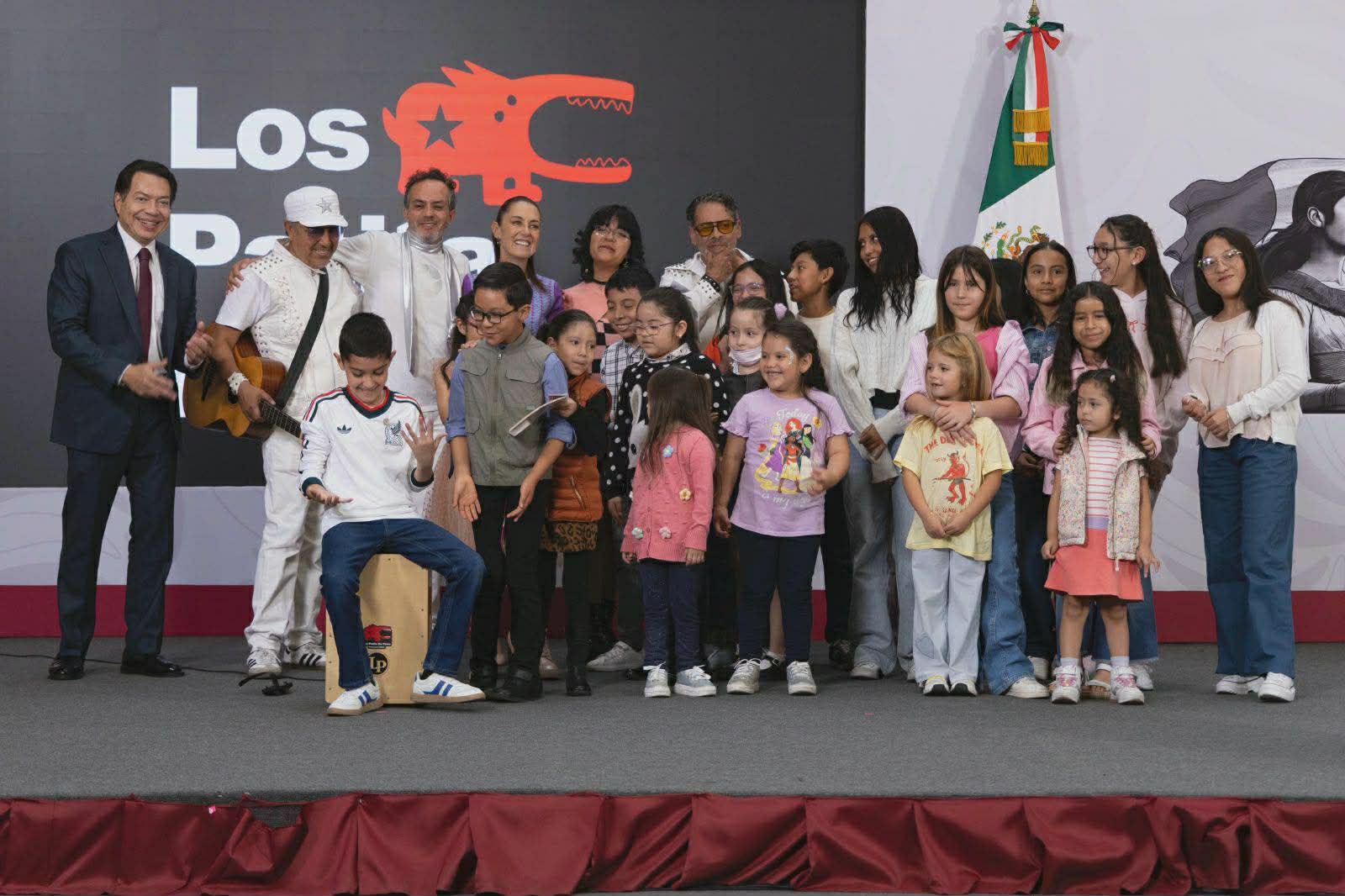 ANUNCIA CLAUDIA SHEINBAUM INICIO DE ENTREGA DE LAS TARJETAS DE LA BECA DE APOYO PARA UNIFORMES Y ÚTILES ‘RITA CETINA’