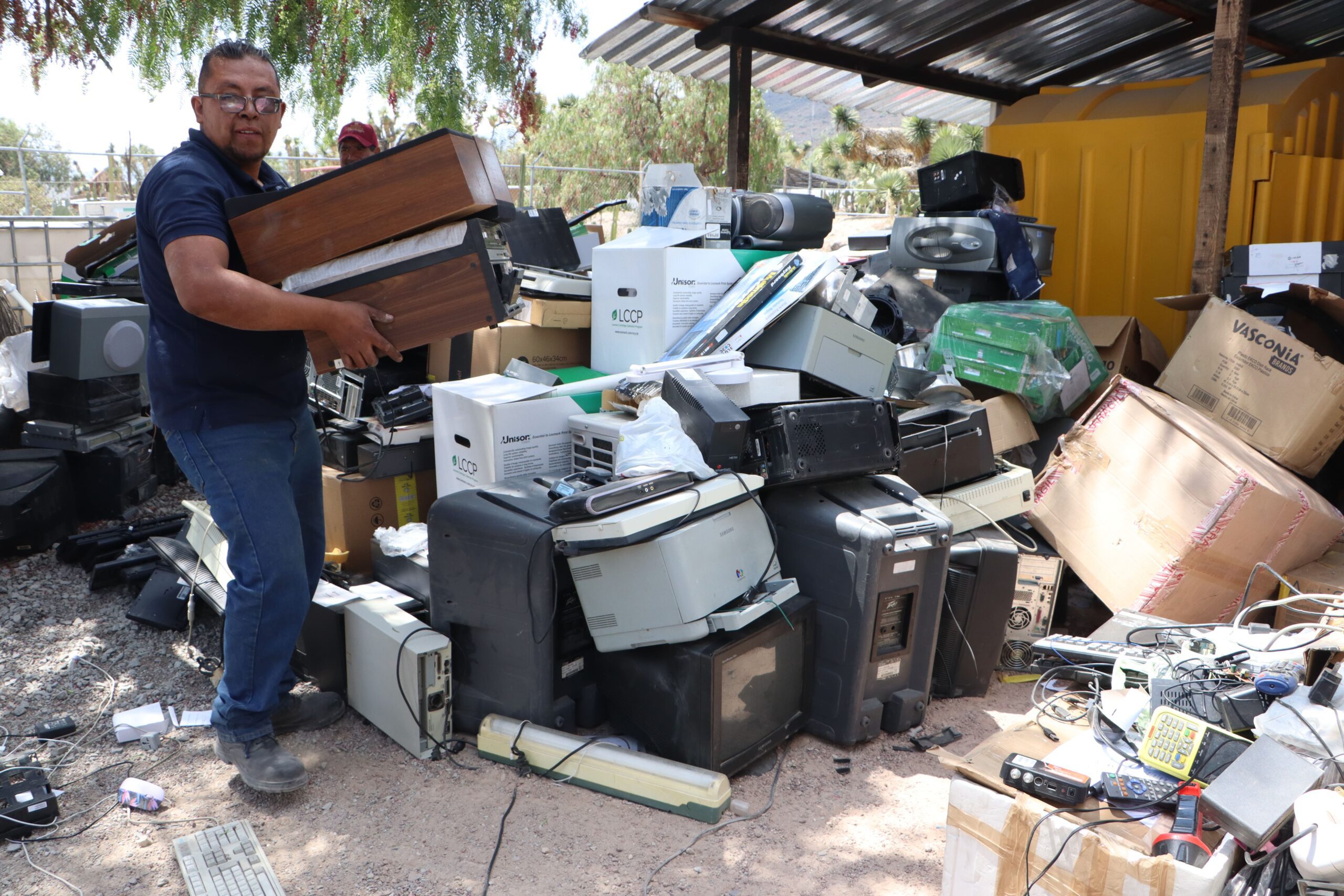 FORTALECE HIDALGO CONCIENCI AMBIENTAL PARA EVITAR CONTAMINACIÓN POR ELECTRÓNICOS EN VÍA PÚBLICA