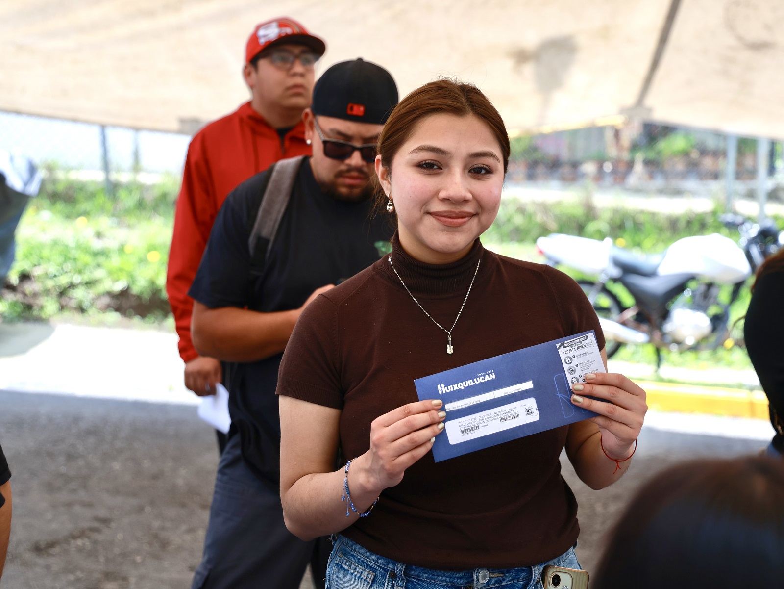 MÁS DE MIL 300 JÓVENES DE HUIXQUILUCAN RECIBEN MONEDEROS ELECTRÓNICOS PARA APOYAR SUS GASTOS DIARIOS