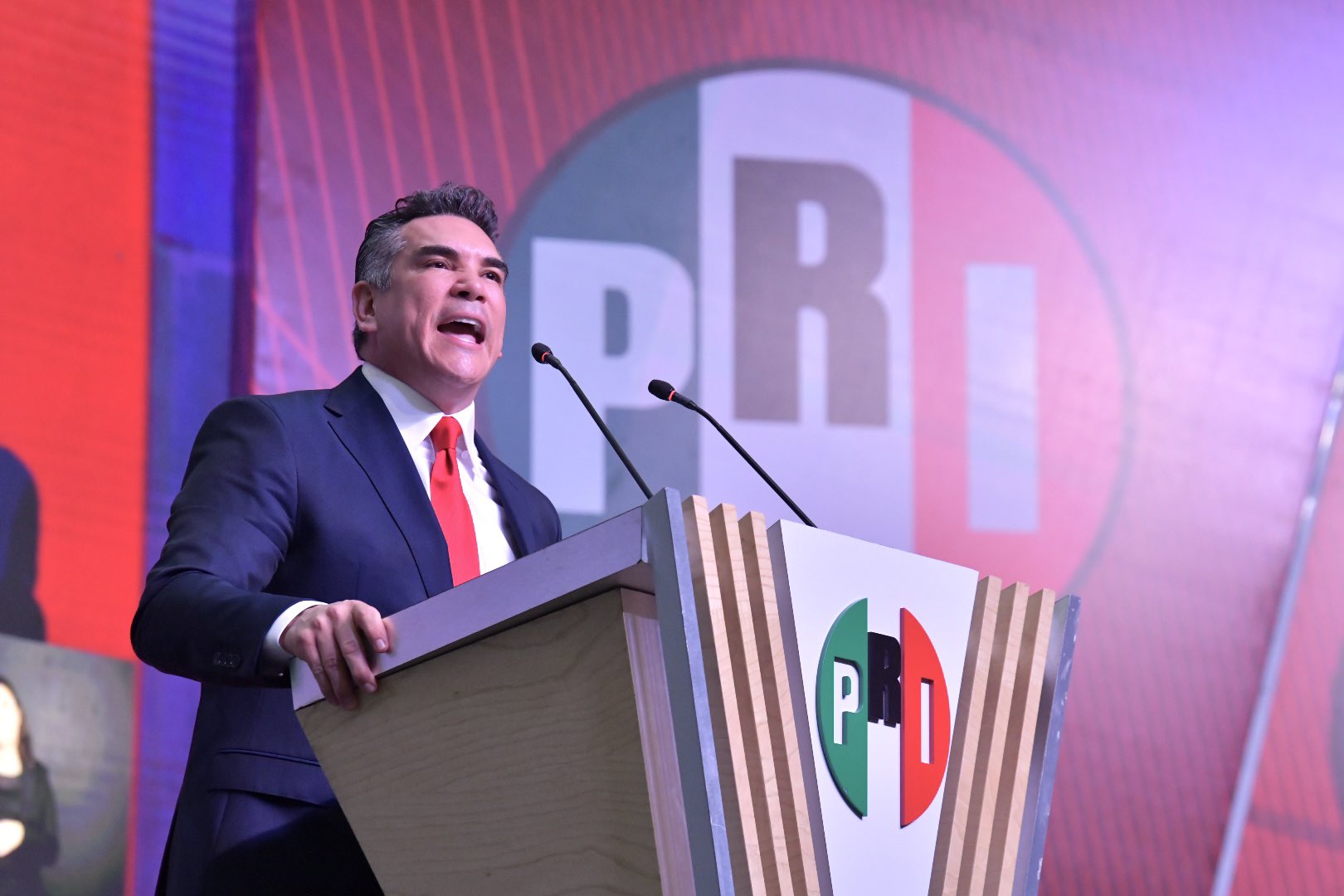 “EL PRI ESTÁ FIRME Y EN PIE DE LUCHA POR LA LIBERTAD DE EXPRESIÓN”: ALEJANDRO MORENO