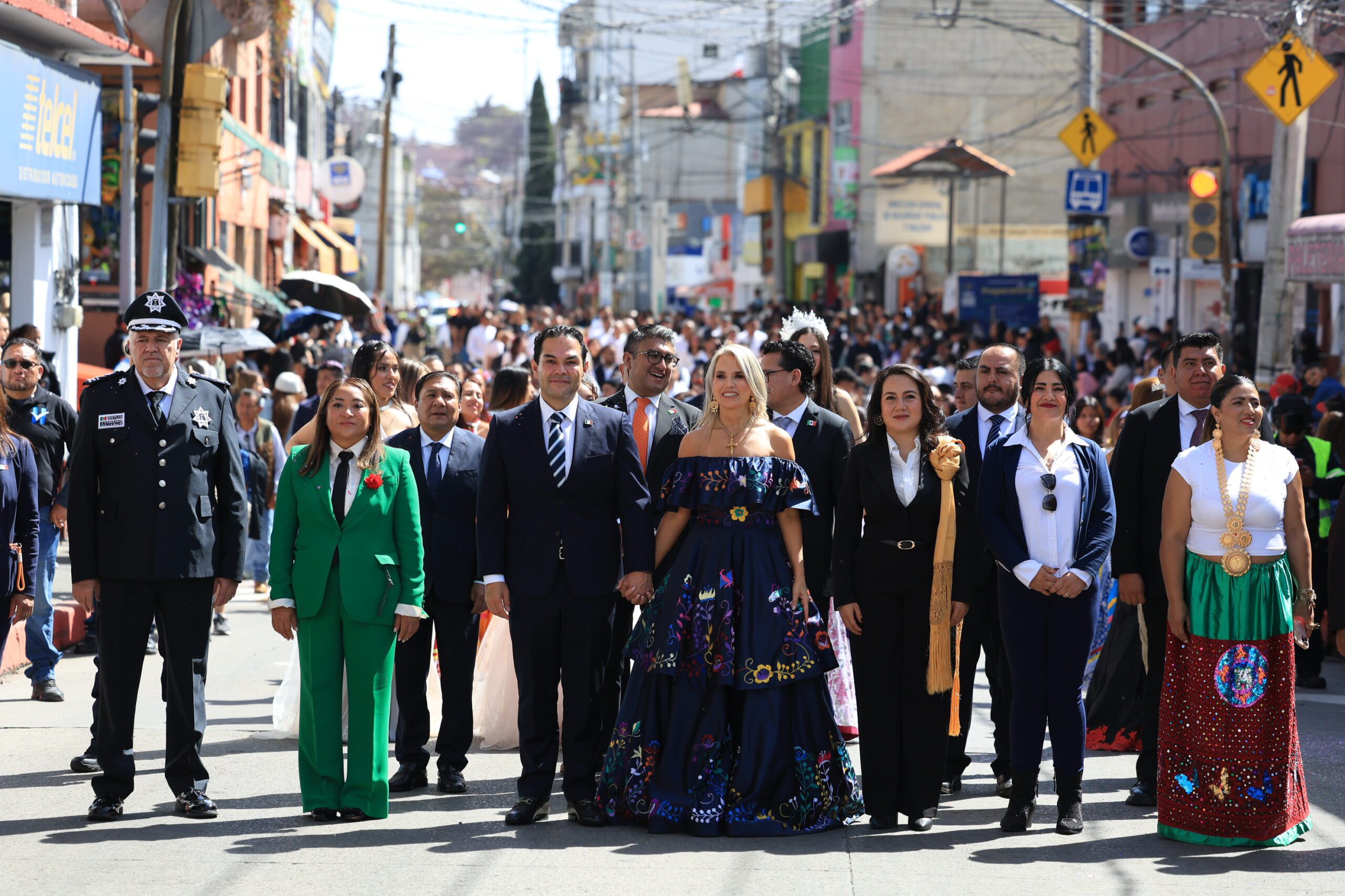 PRESIDEN ROMINA CONTRERAS Y ENRIQUE VARGAS DESFILE CÍVICO POR EL 216 ANIVERSARIO DEL INICIO DE LA INDEPENDENCIA