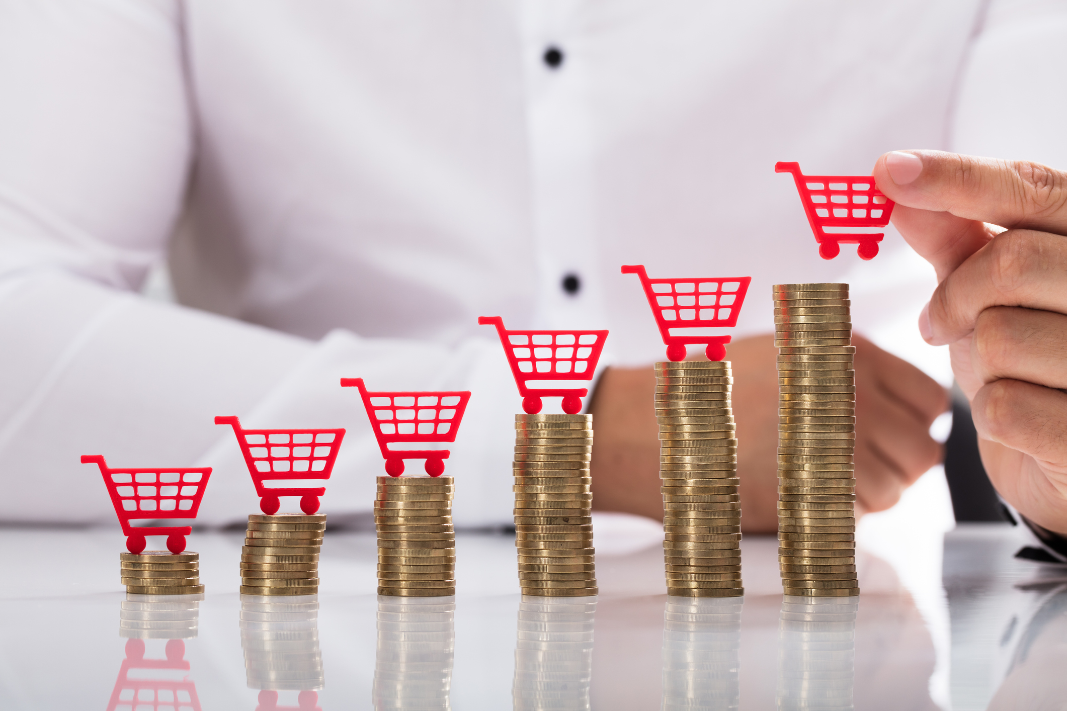 INFLACIÓN Y TASAS DE INTERÉS AL ALZA