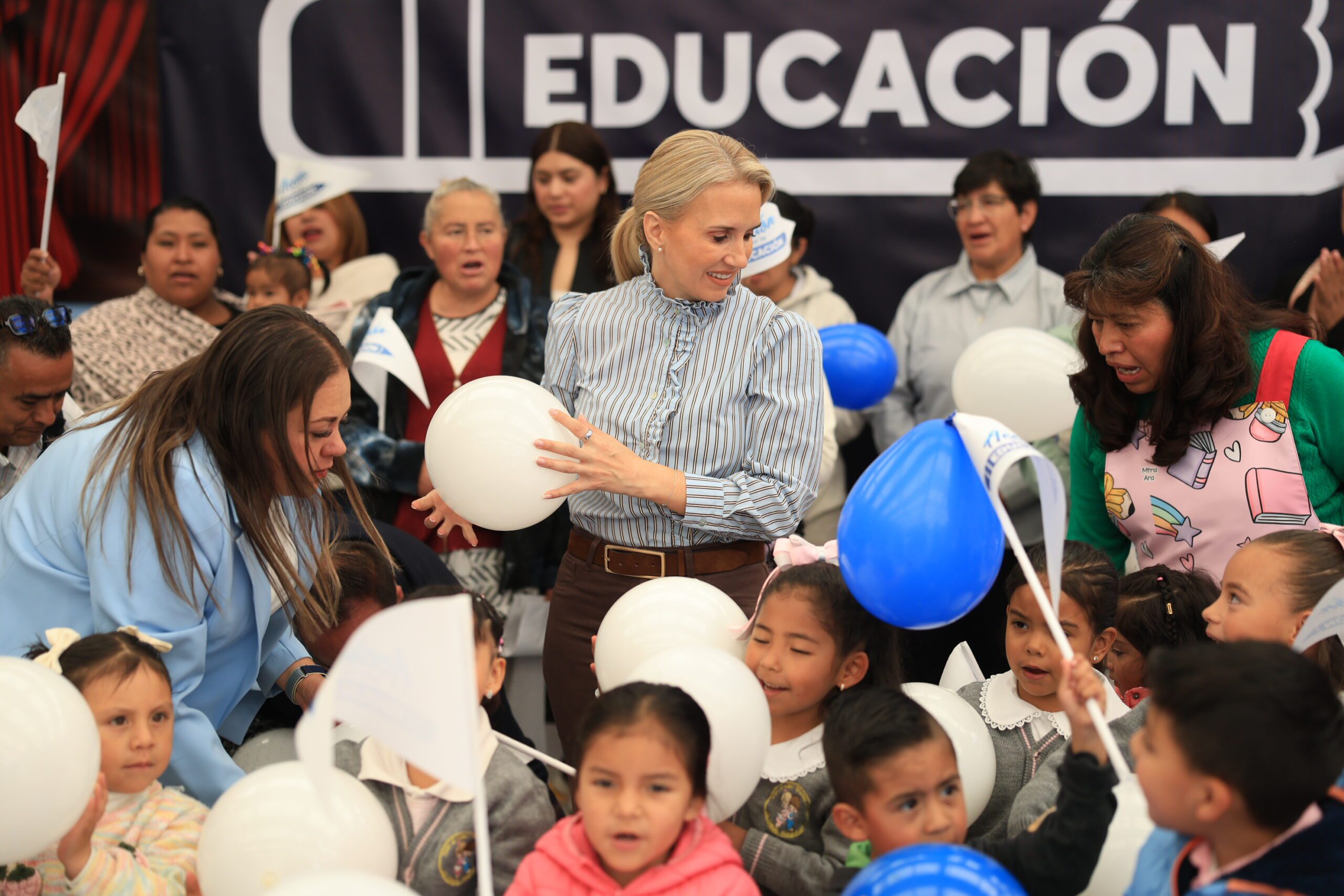 REHABILITA HUIXQUILUCAN ESCUELA DE LA CAÑADA E INSTALA JUEGOS INFANTILES