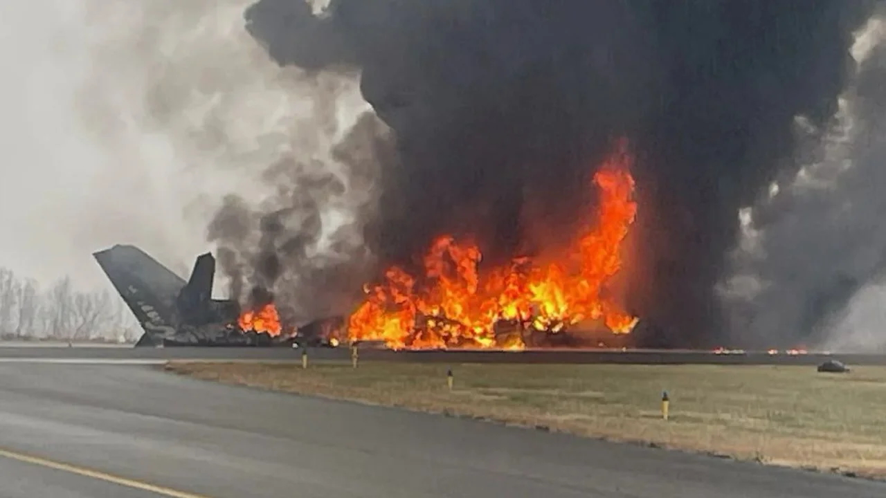 https://24-horas.mx/mundo/avioneta-se-estrella-en-aeropuerto-de-carolina-del-norte-reportan-multiples-muertos/