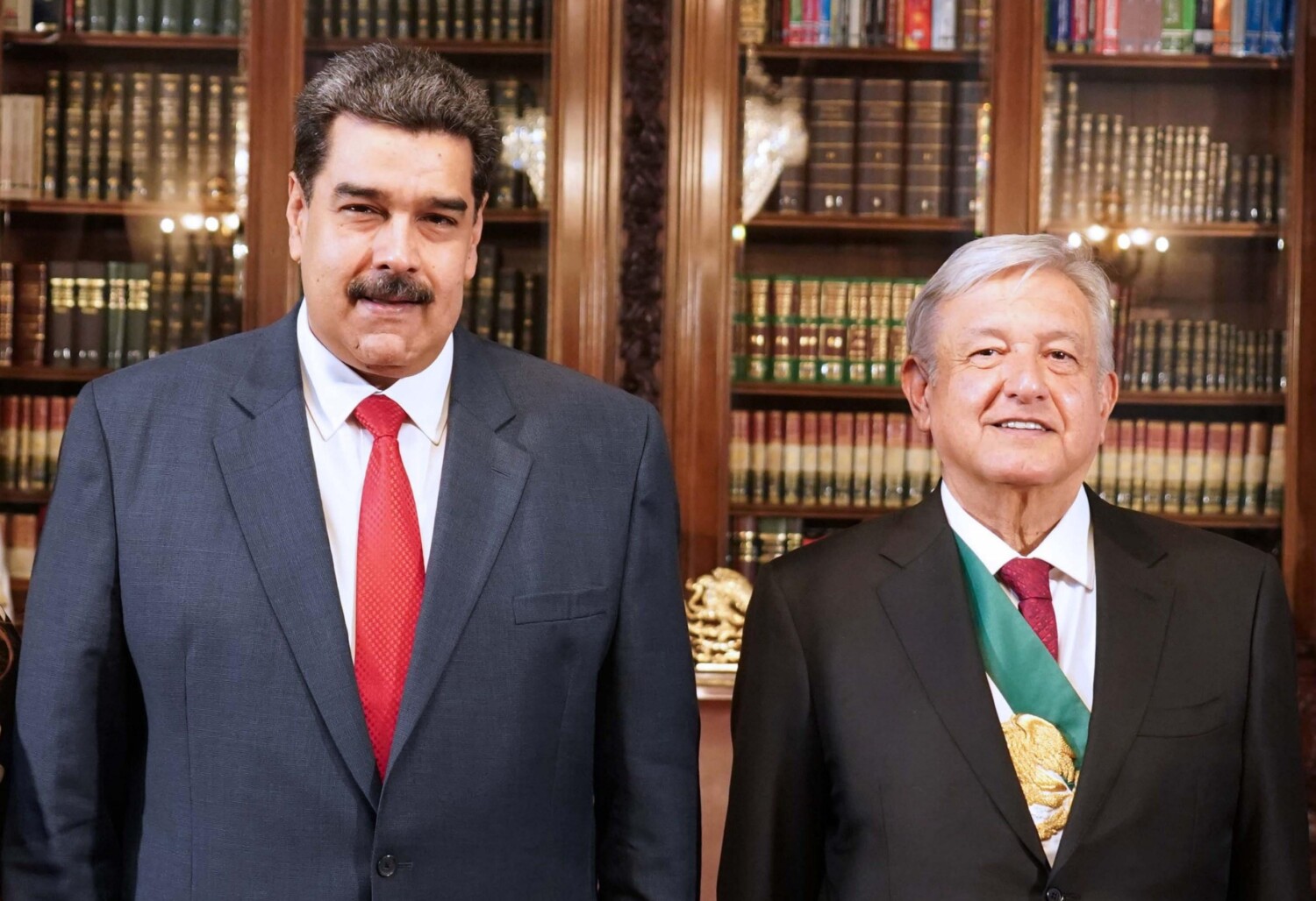 AMLO Y MADURO ESTÁN FUERA DEL IDEAL BOLIVARIANO