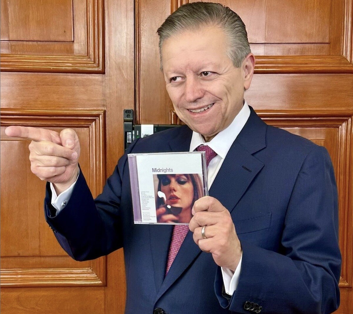 ZALDÍVAR, EN EL OJO DEL HURACÁN