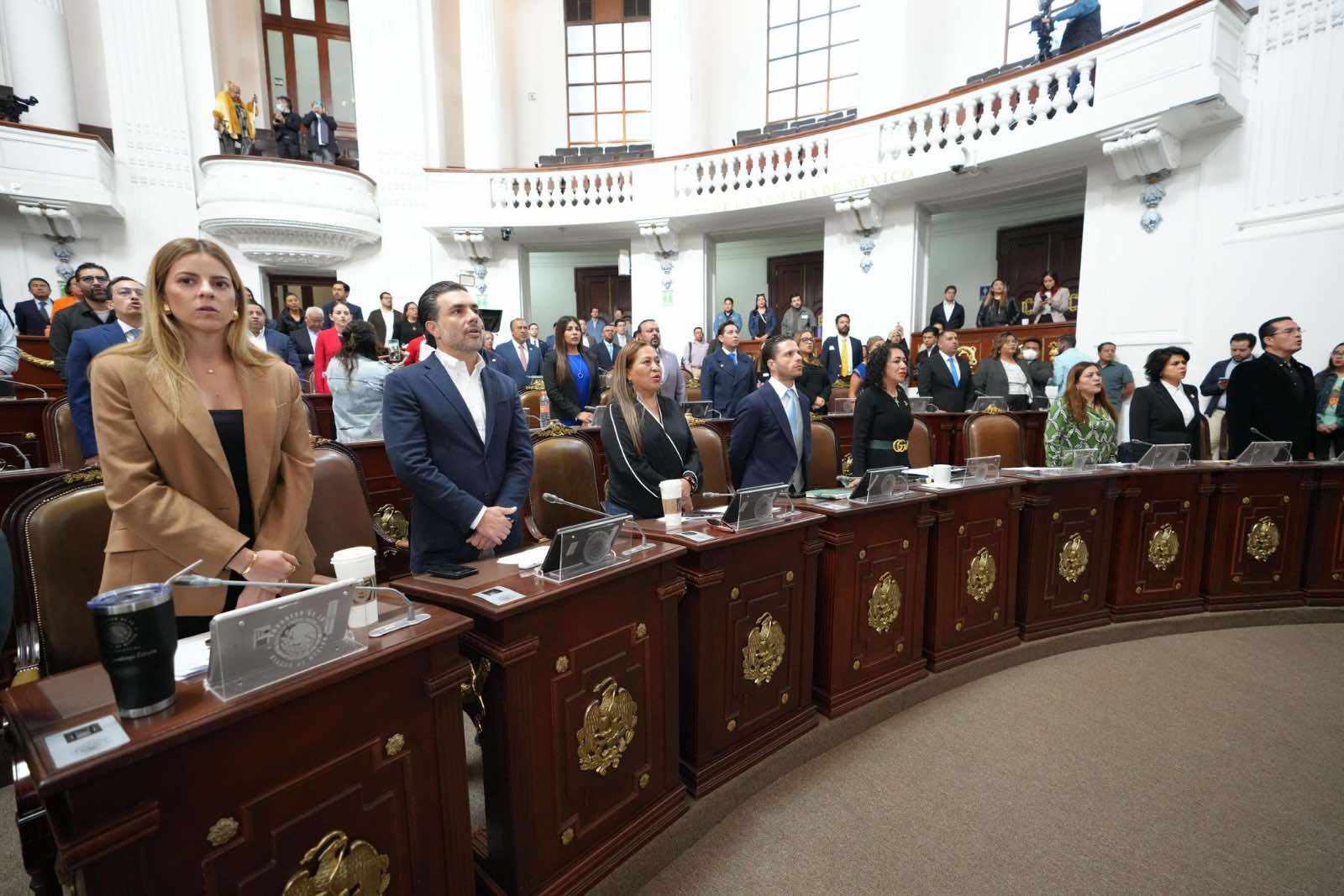 AL CIRCO (MORENA) LE CRECIERON LOS ENANOS