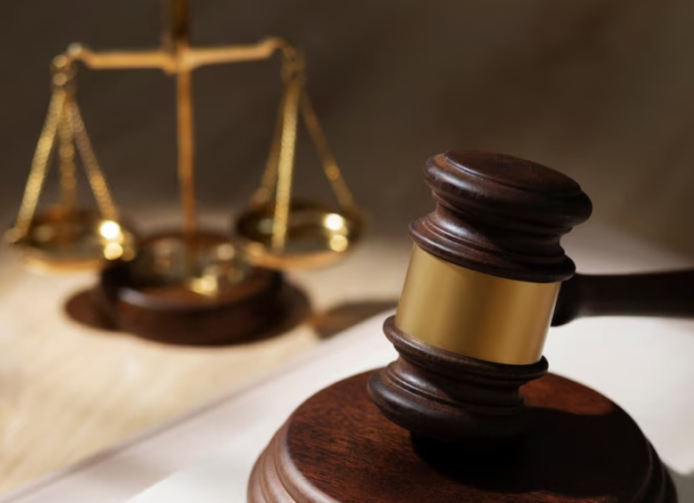 DE LA TOGA A LA SOGA