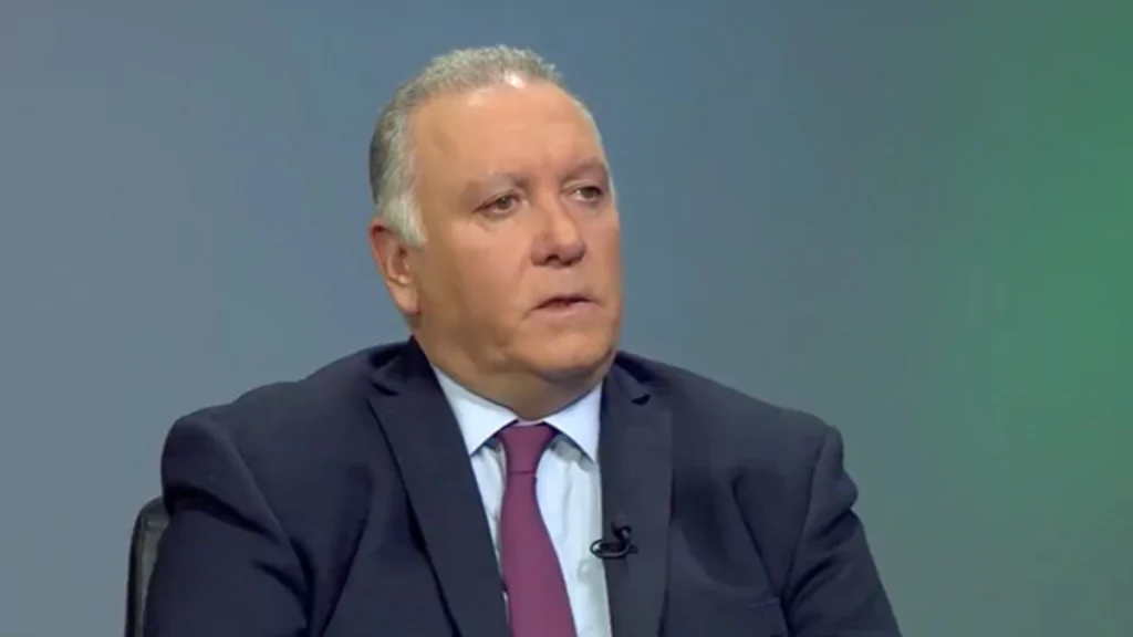 PEPE AGUIRRE COMPRA ‘OVACIONES’