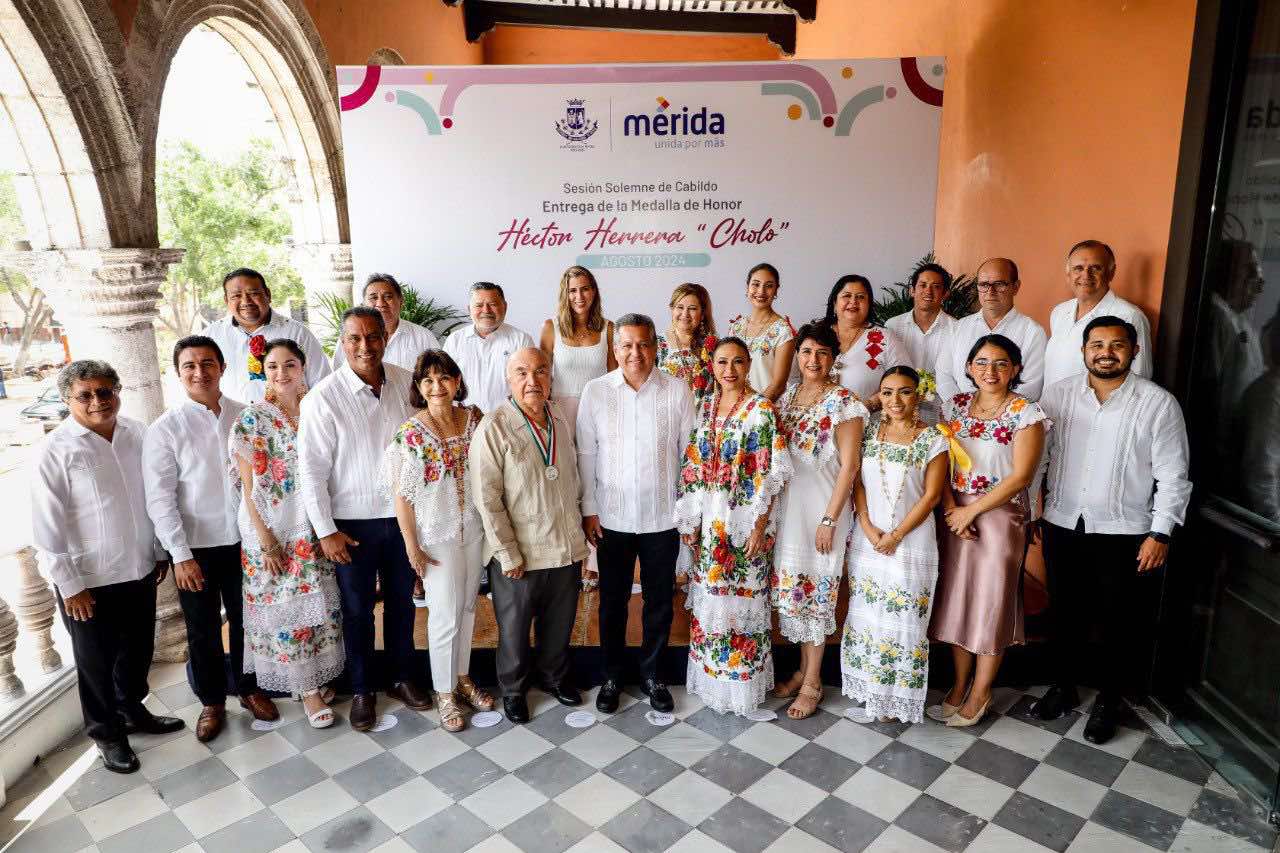 OTORGA ALCALDE ALEJANDRO RUZ MEDALLA ‘HÉCTOR HERRERA CHOLO 2024’ AL MAESTRO TOMÁS CEBALLOS CAMPOS