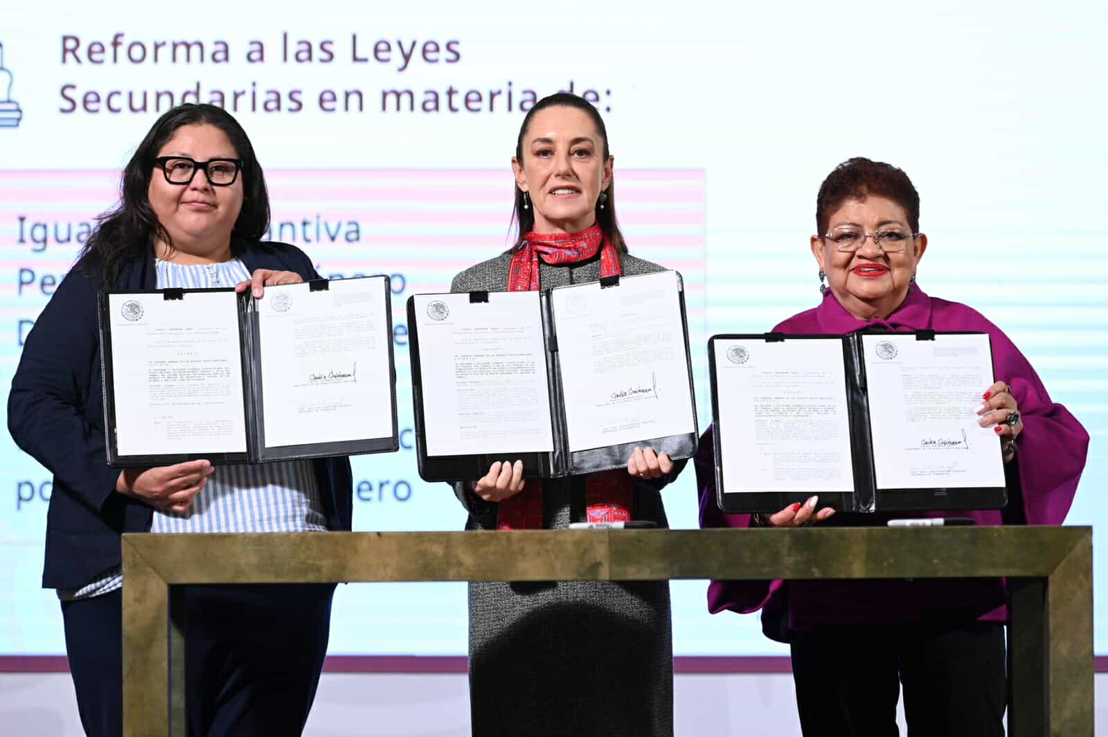 FIRMA CLAUDIA SHEINBAUM DECRETO PARA REFORMAR LEYES SECUNDARIAS PARA PROTEGER A LAS MUJERES EN MÉXICO