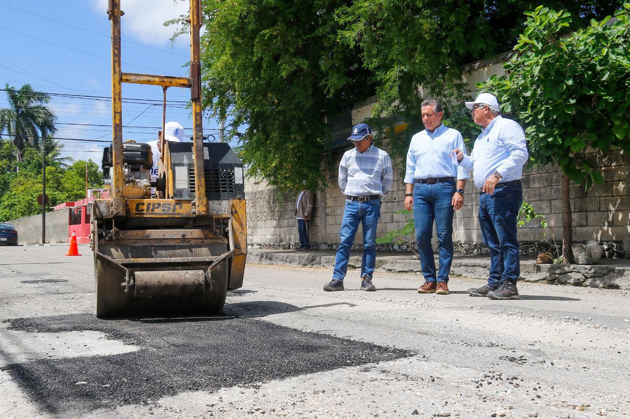 REALIZA AYUNTAMIENTO DE MÉRIDA ACCIONES PARA ATENDER BACHEO Y RECOLECCIÓN DE CACHARROS