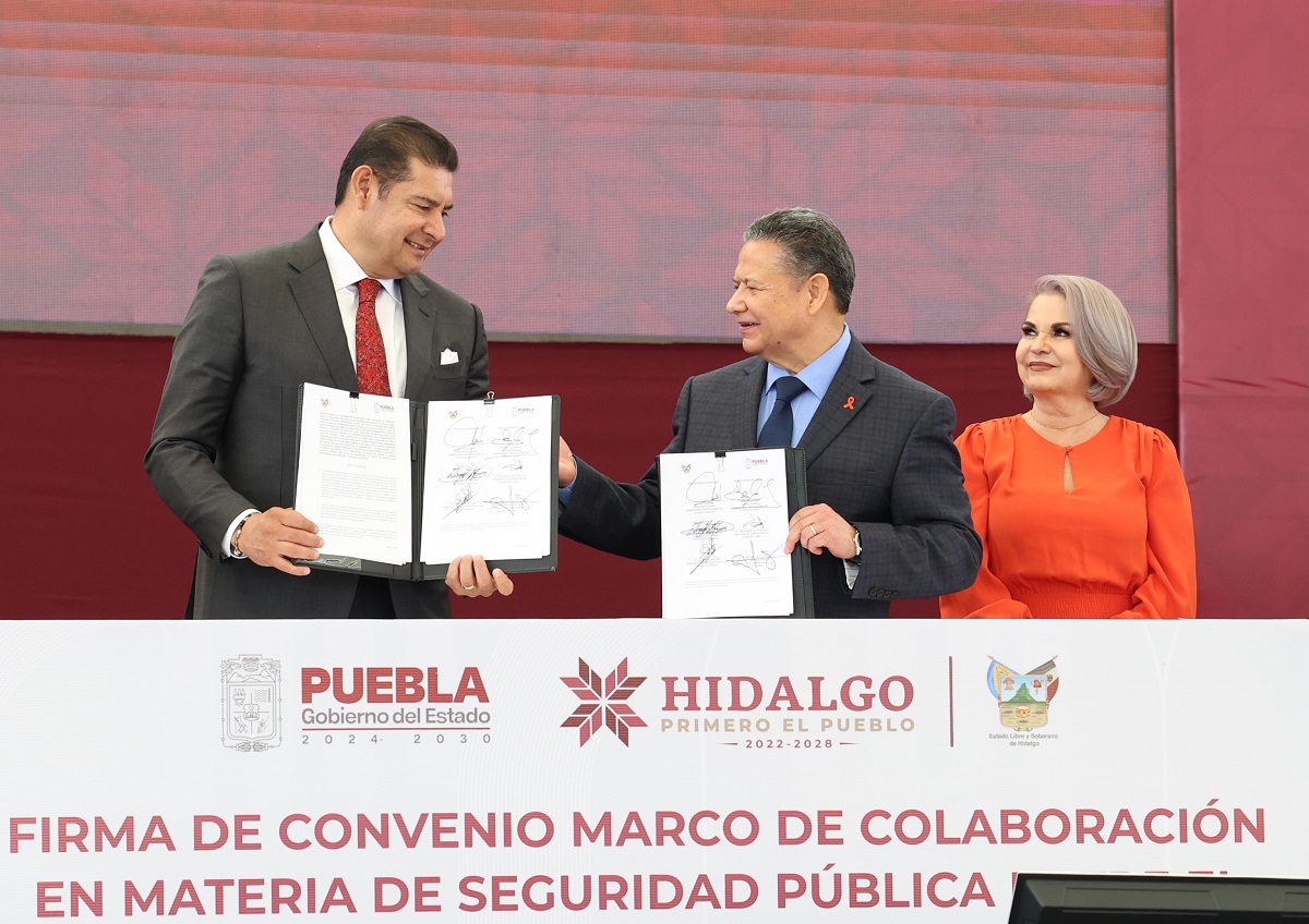 SIGNAN CONVENIO DE COLABORACIÓN HIDALGO Y PUEBLA EN MATERIA DE SEGURIDAD