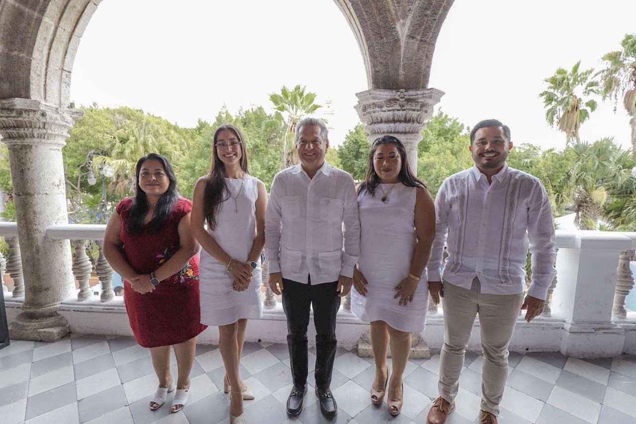 TOMA PROTESTA CABILDO DE MÉRIDA A REGIDORAS Y REGIDOR SUPLENTES