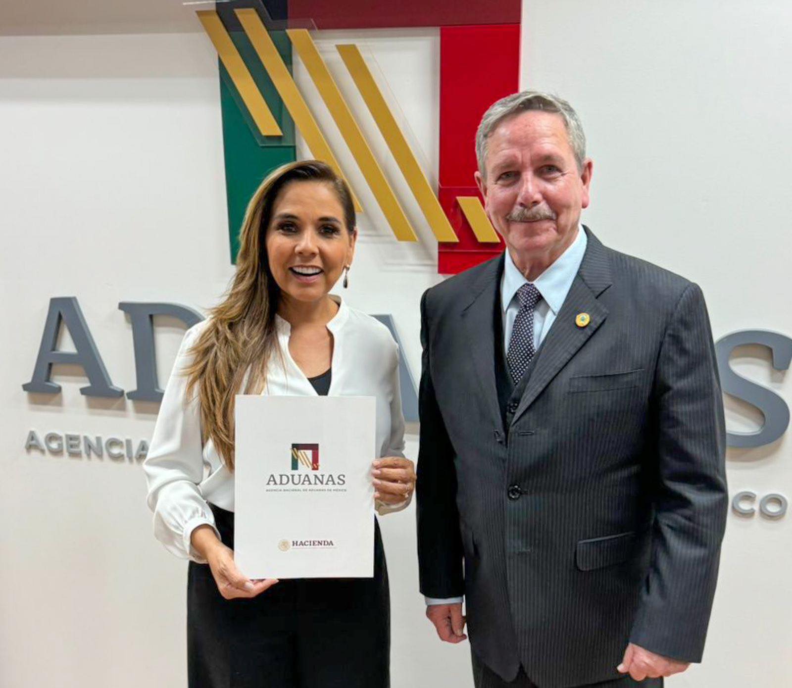 “AUTORIDADES RECORREN Y SUPERVISAN AEROPUERTO INTERNACIONAL DE CANCÚN