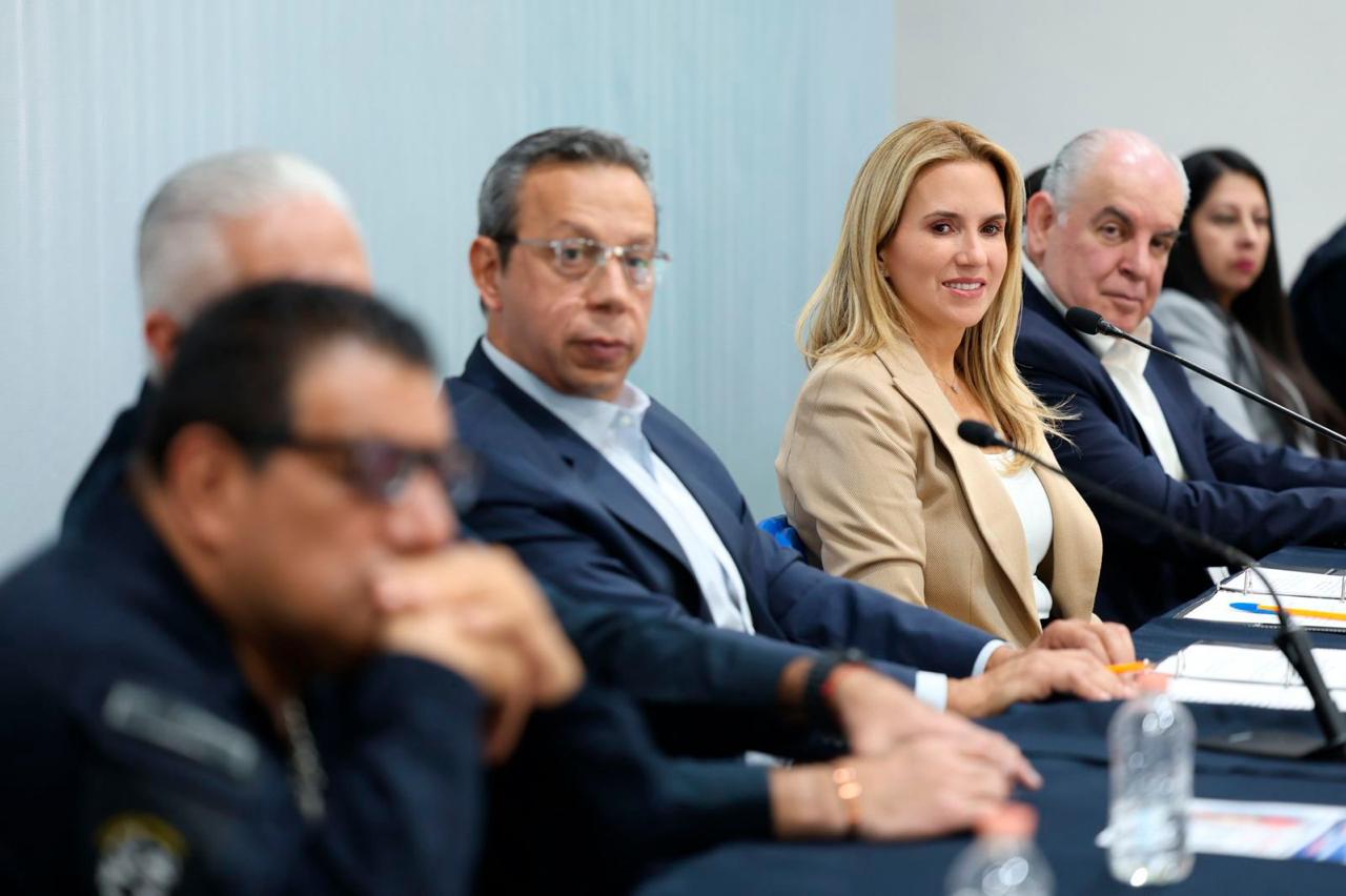 Tras entregar los reconocimientos