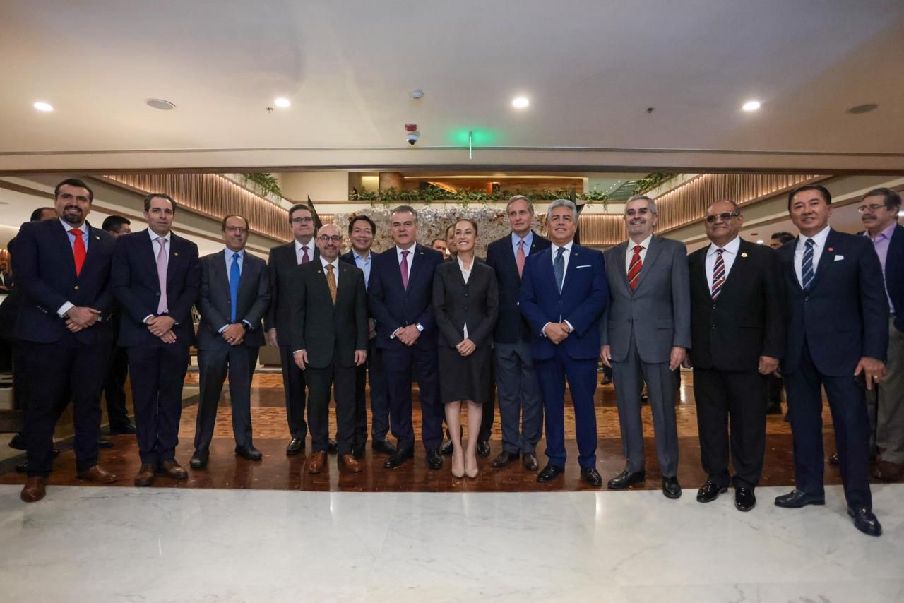 PRESENTA CLAUDIA SHEINBAUM SU VISIÓN DE DESARROLLO PARA EL PAÍS ANTE MIEMBROS DEL CCE