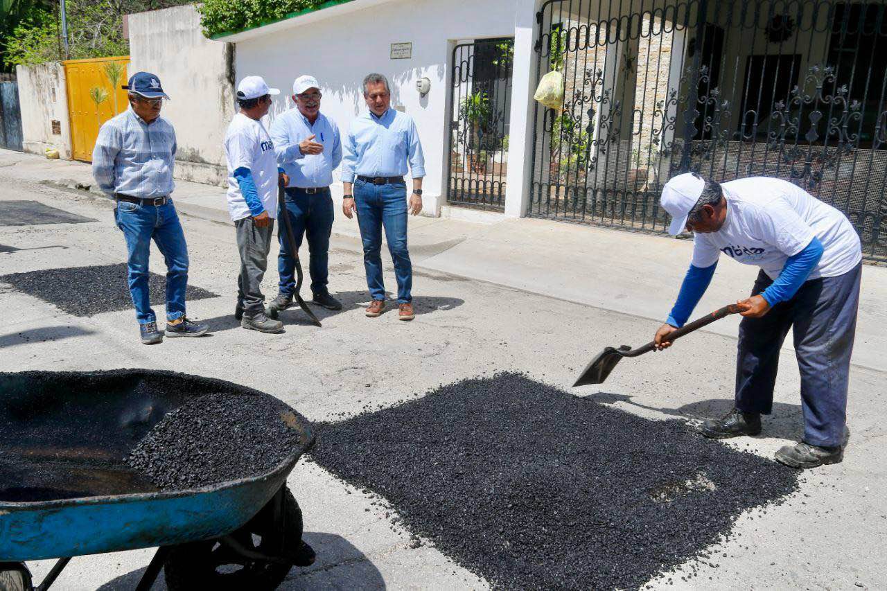SUPERVISA ALEJANDRO RUZ ACCIONES DE BACHEO EN LA COLONIA ‘FRANCISCO I. MADERO’ DE MÉRIDA