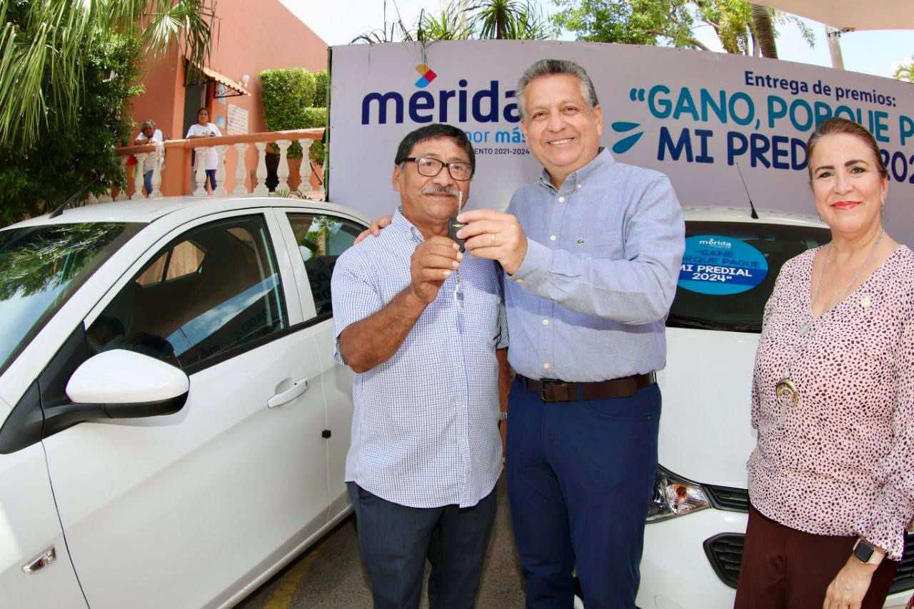 ENTREGA AYUNTAMIENTO DE MÉRIDA AUTOS DEL SORTEO ‘GANÓ PORQUE PAGO MI PREDIAL 2024’