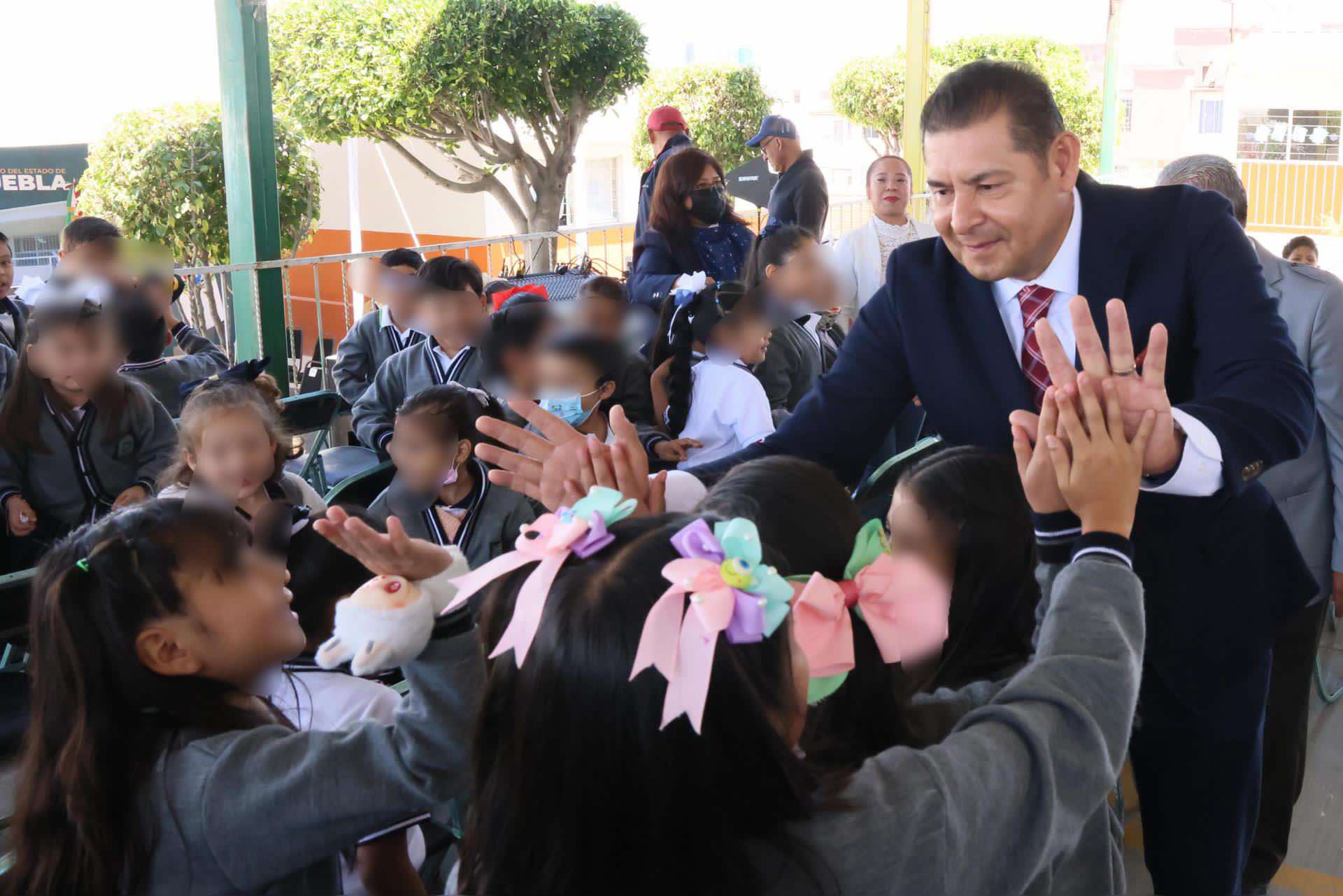REGRESO HISTÓRICO: EL GOBERNADOR ALEJANDRO ARMENTA VISITA SU ALMA MÁTER