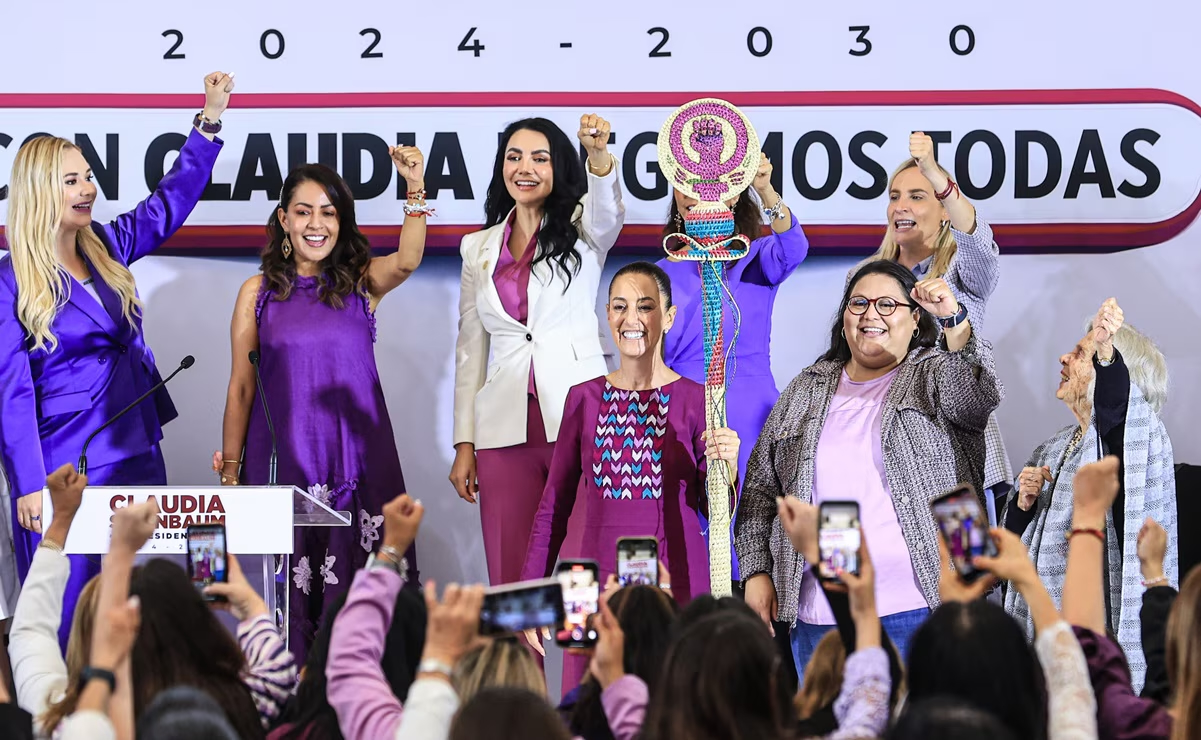 RECIBE CLAUDIA SHEINBAUM ‘BASTÓN DE LAS MUJERES’