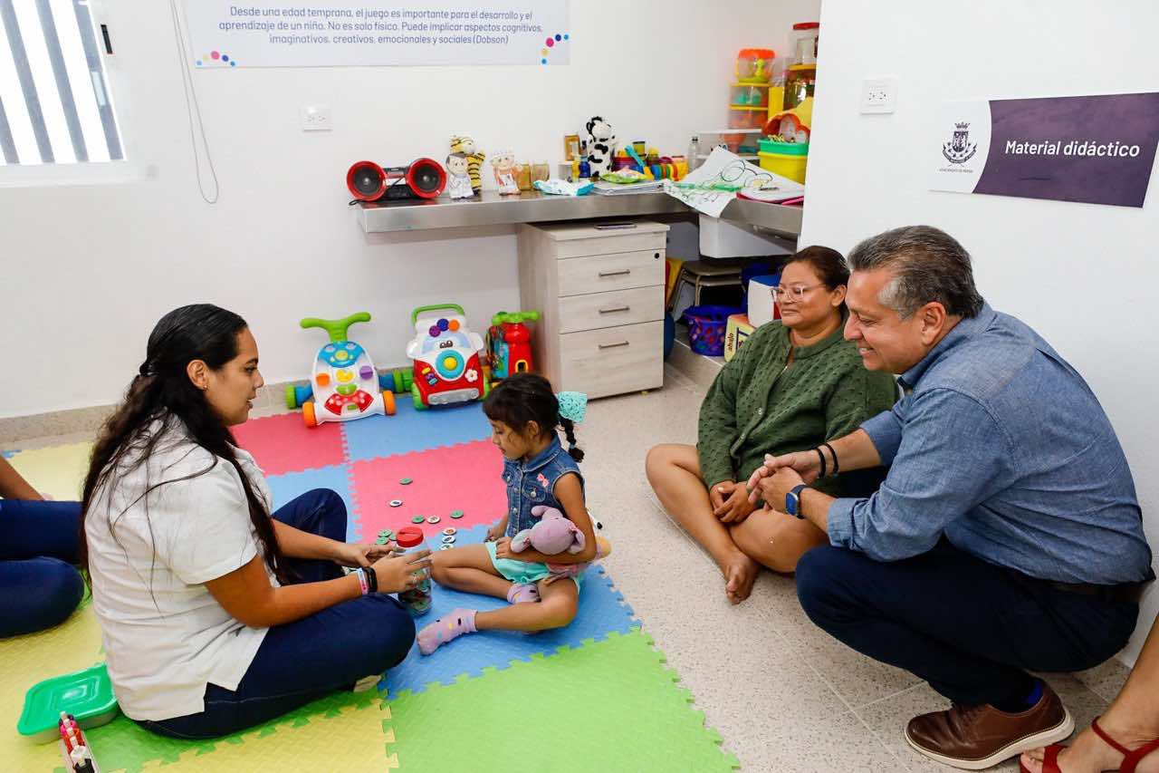 CERTIFICA LA UNIVERSIDAD DE HARVARD AL AYUNTAMIENTO DE MÉRIDA POR SU TRABAJO A FAVOR DE LA NIÑEZ