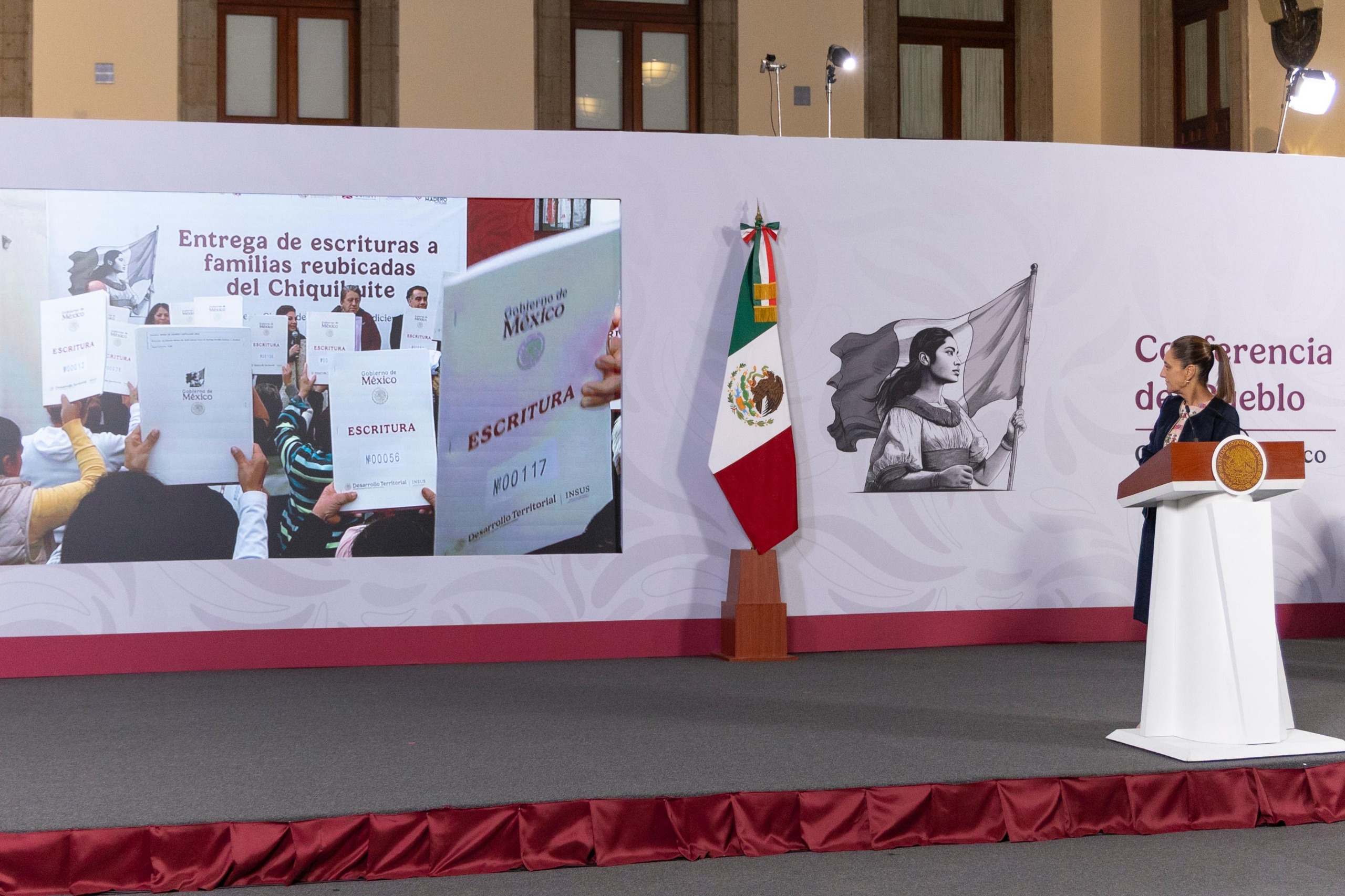 ENCABEZA CLAUDIA SHEINBAUM ENTREGA DE ESCRITURAS A 354 FAMILIAS REUBICADAS DEL CERRO DEL CHIQUIHUITE EN GAM