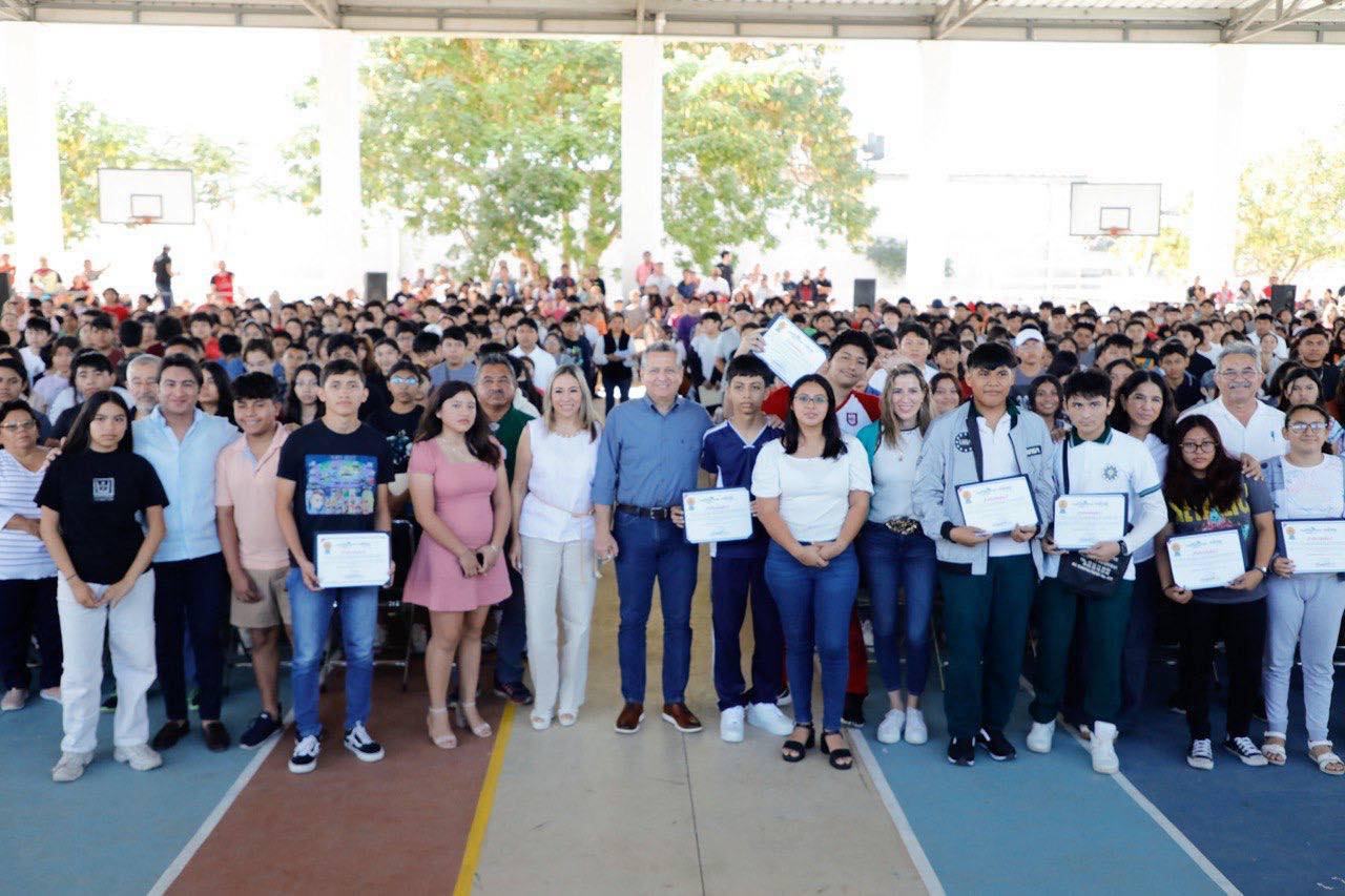 APOYA EL AYUNTAMIENTO DE MÉRIDA A ESTUDIANTES Y CONTRIBUYE A LA ECONOMÍA DE LAS FAMILIAS