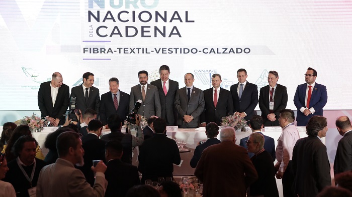 ASISTE JULIO MENCHACA AL VII ENCUENTRO NACIONAL DE LA INDUSTRIA TEXTIL Y DEL CALZADO