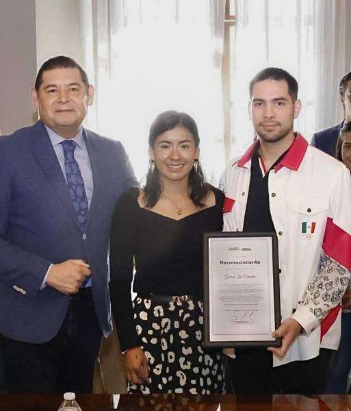 “PUEBLA ES TIERRA DE CAMPEONES”: ALEJANDRO ARMENTA RECONOCE AL ESGRIMISTA OLÍMPICO GIBRÁN ZEA