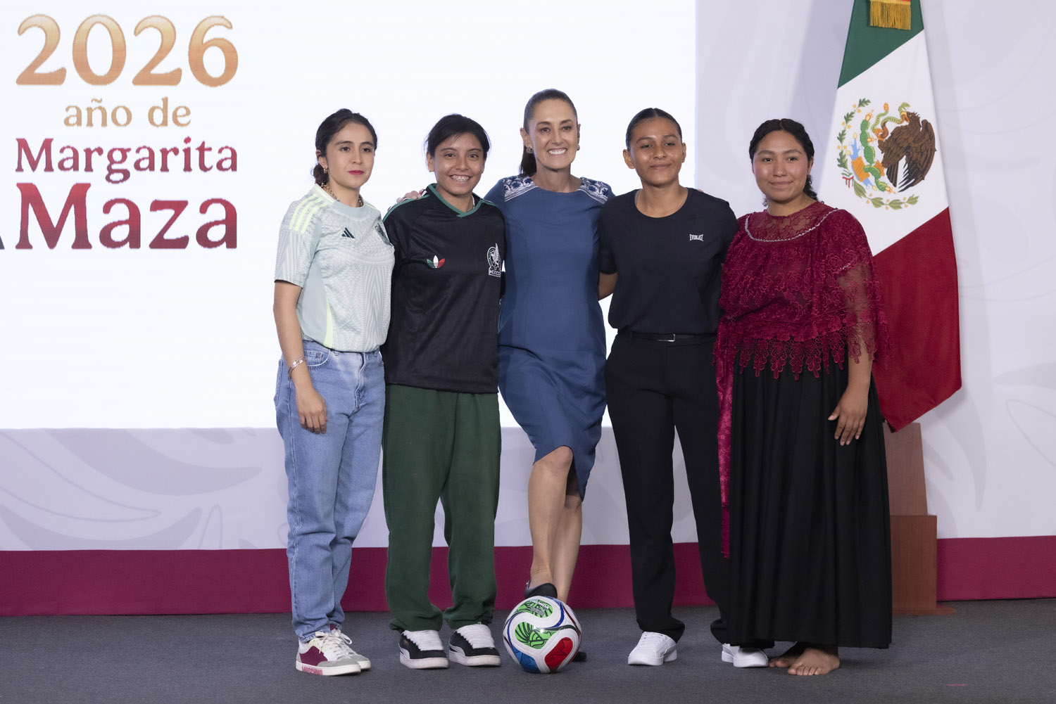 PRESENTA CLAUDIA SHEINBAUM A LAS 4 GANADORAS DEL CONCURSO