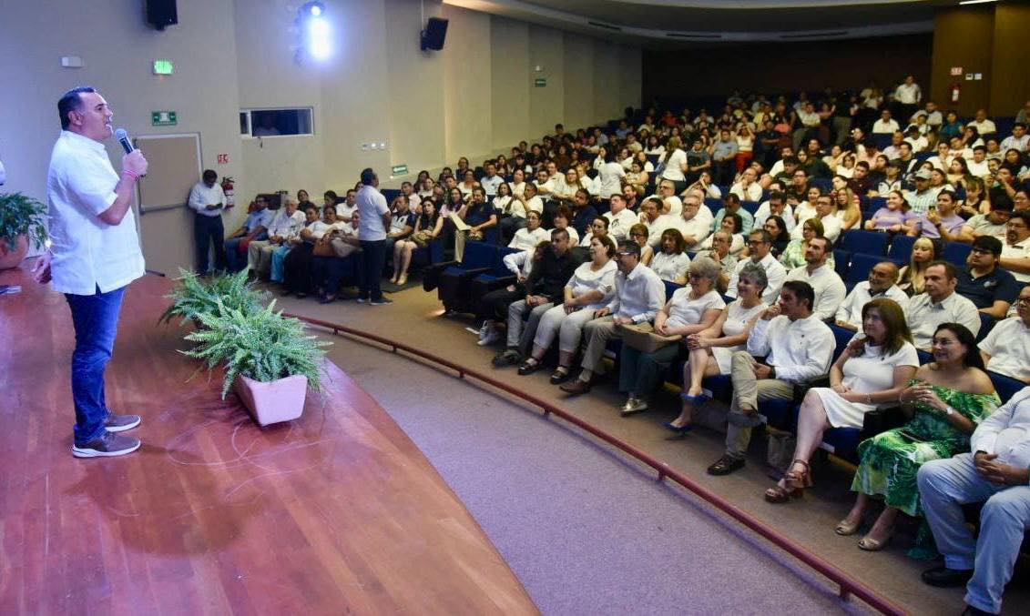 INVITA RENÁN BARRERA A LA COMUNIDAD UNIVERSITARIA DE LA UADY A PARTICIPAR CON PROPUESTAS