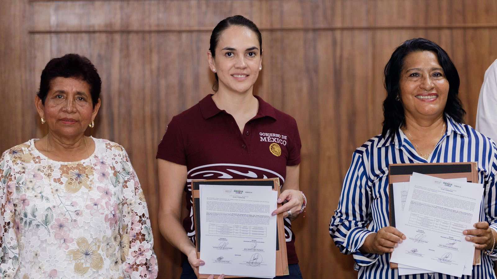 ENTREGA AMEXCID 4 CAMIONES RECOLECTORES DE BASURA AL PUERTO DE ACAPULCO