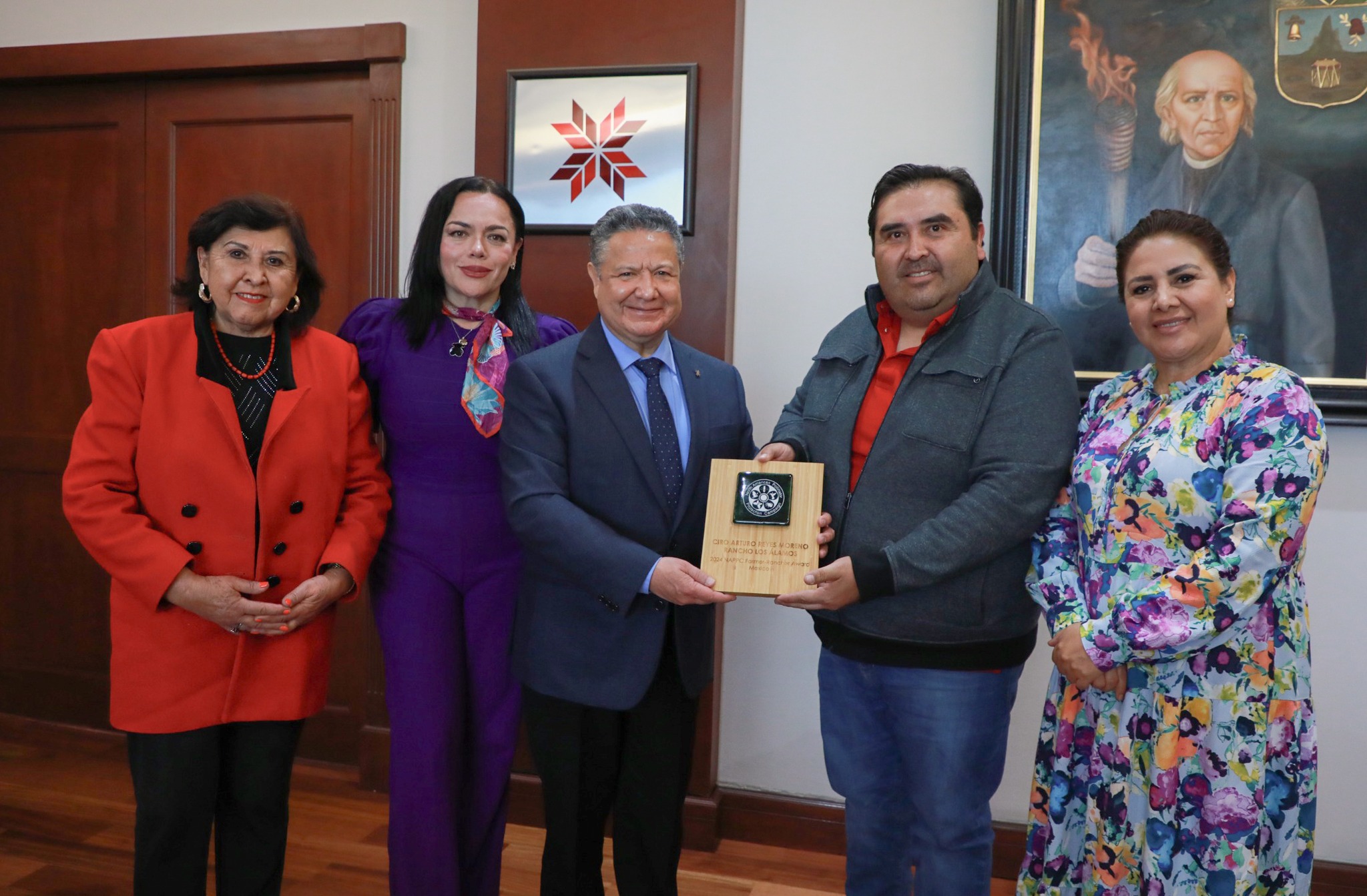 SE REUNIÓ JULIO MENCHACA CON GANADORES DE PREMIO INTERNACIONAL DE PROTECCIÓN A POLINIZADORES