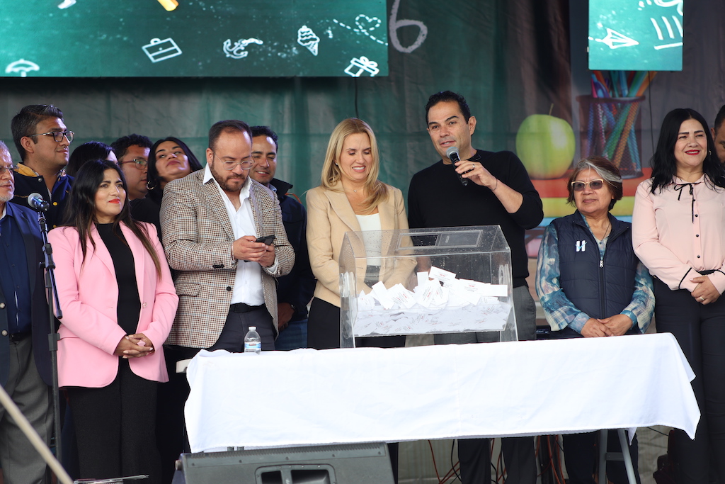 CELEBRA HUIXQUILUCAN A LOS MAESTROS POR SU ESFUERZO